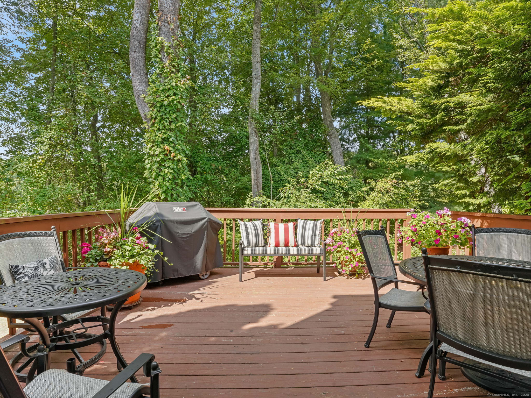 Shelton, Connecticut 06484, United States, 2 Bedrooms Bedrooms, ,3 BathroomsBathrooms,Residential,Pending,210680