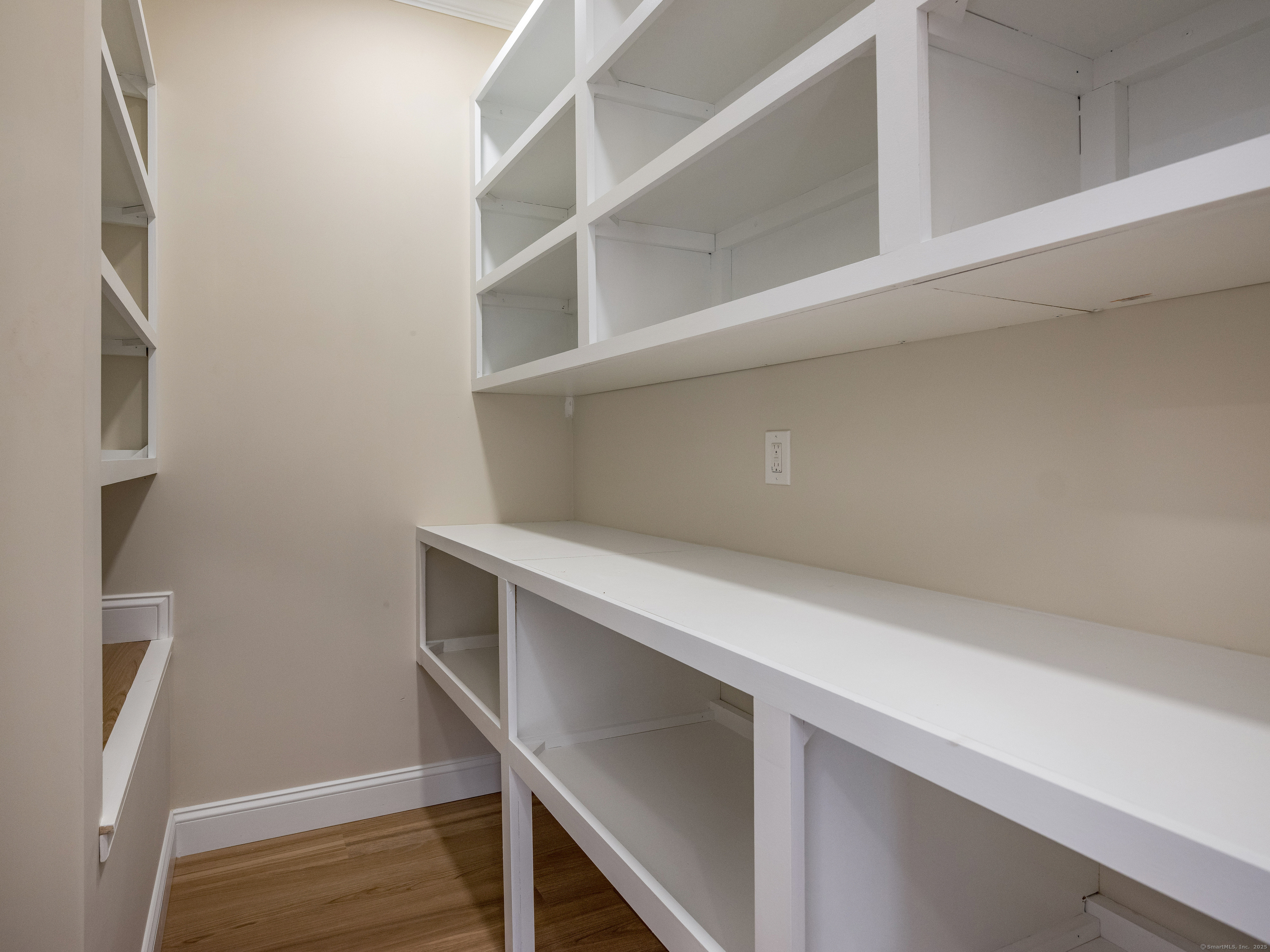 Groton, Connecticut 06355, United States, 5 Bedrooms Bedrooms, ,5 BathroomsBathrooms,Residential,Active,243658