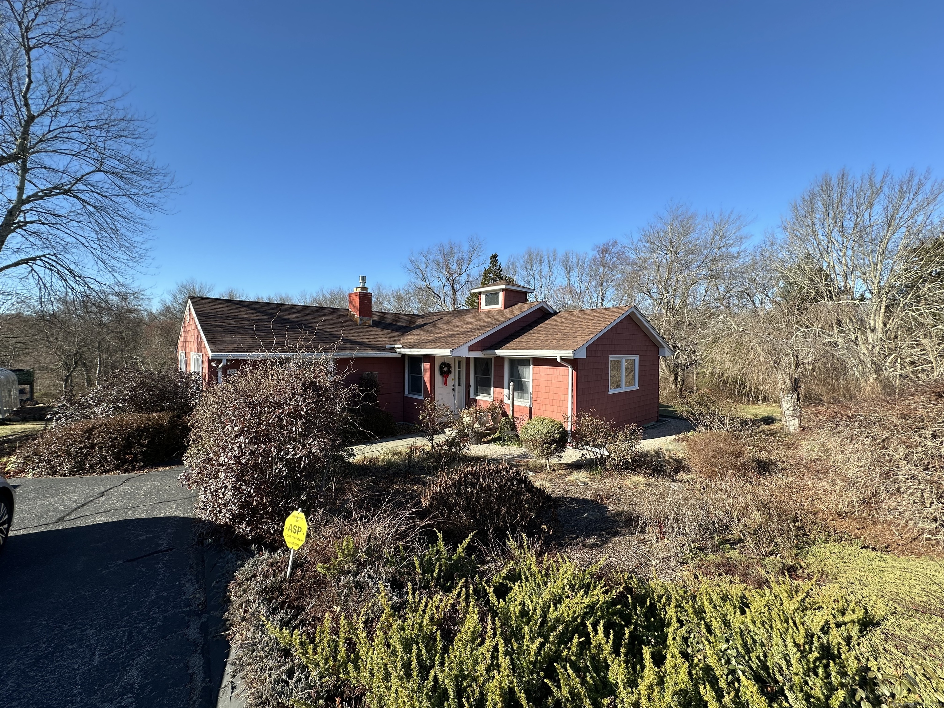 Property for Sale at 882 Vauxhall Street Extension, Waterford, Connecticut - Bedrooms: 3 
Bathrooms: 3 
Rooms: 7  - $436,000