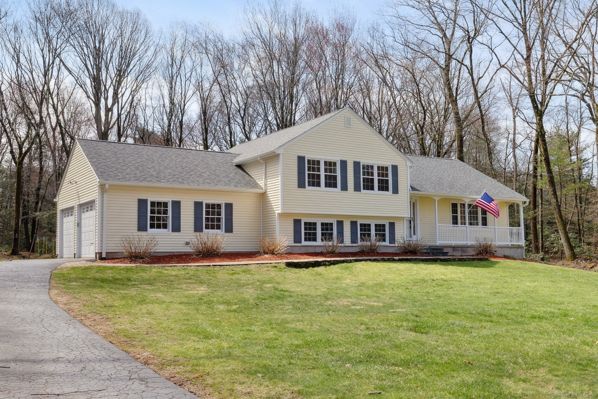 Village Lane, Burlington, Connecticut - 4 Bedrooms  
3 Bathrooms  
7 Rooms - 