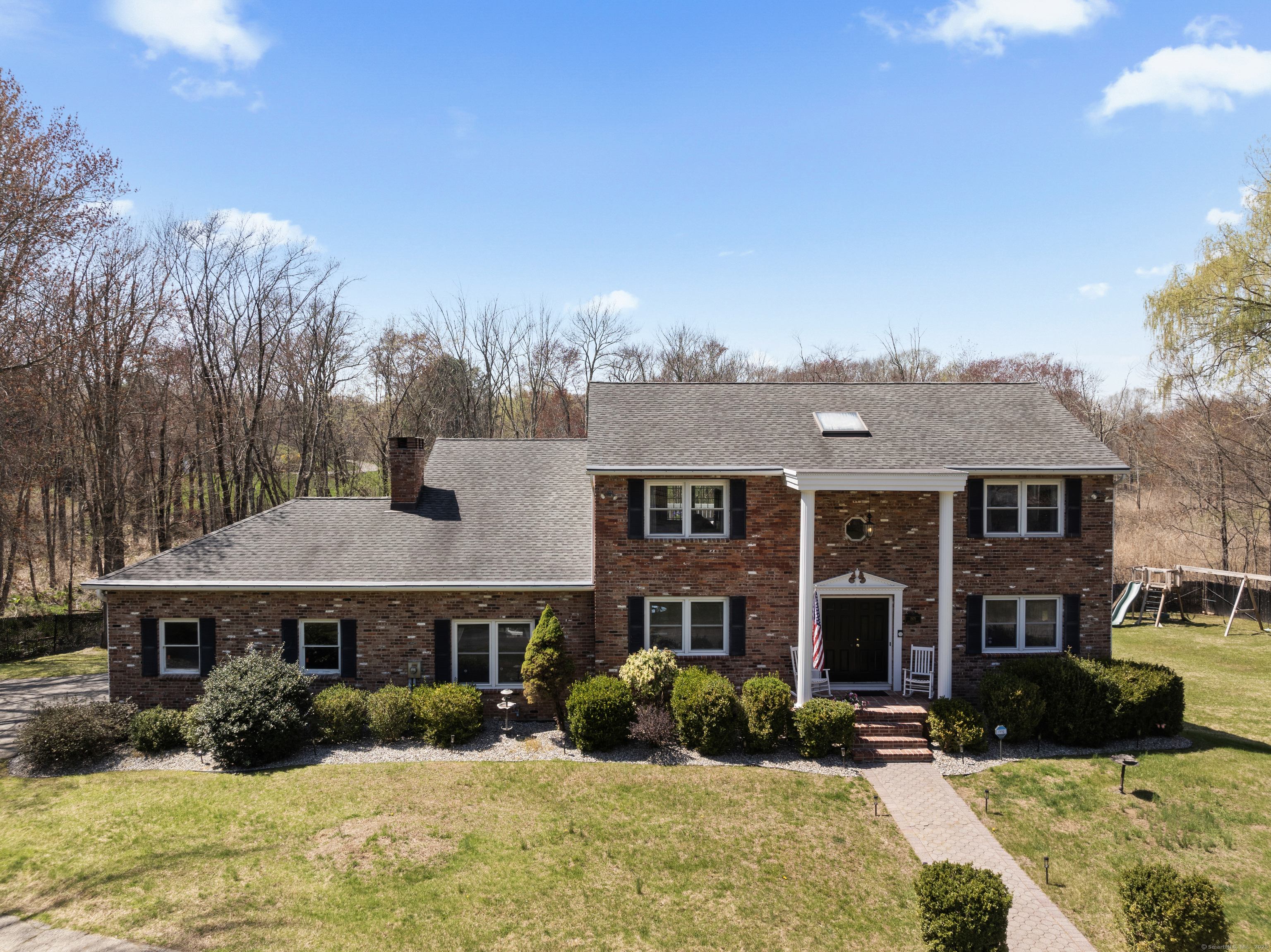 Williams Lane, Newtown, Connecticut - 3 Bedrooms  
4 Bathrooms  
11 Rooms - 
