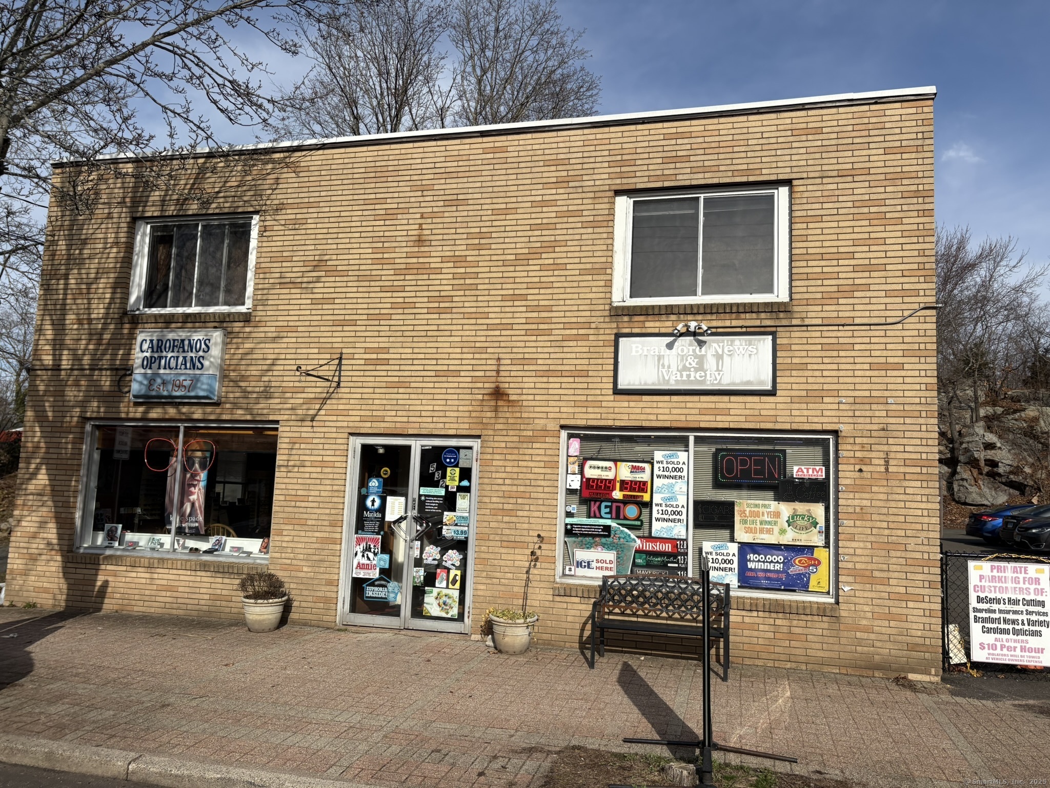 Main Street 2, Branford, Connecticut - 1 Bedrooms  
1 Bathrooms  
3 Rooms - 