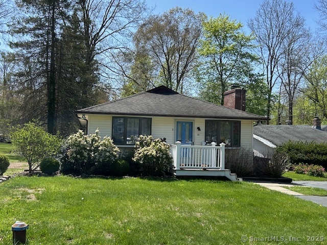 Middle Road, Guilford, Connecticut - 3 Bedrooms  
1 Bathrooms  
5 Rooms - 