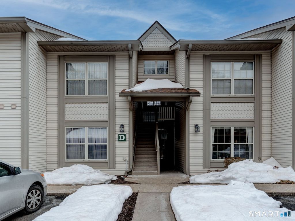 Photo of 33 Langdon Court #APT D104, Berlin, CT 06037 (MLS # 24151906)