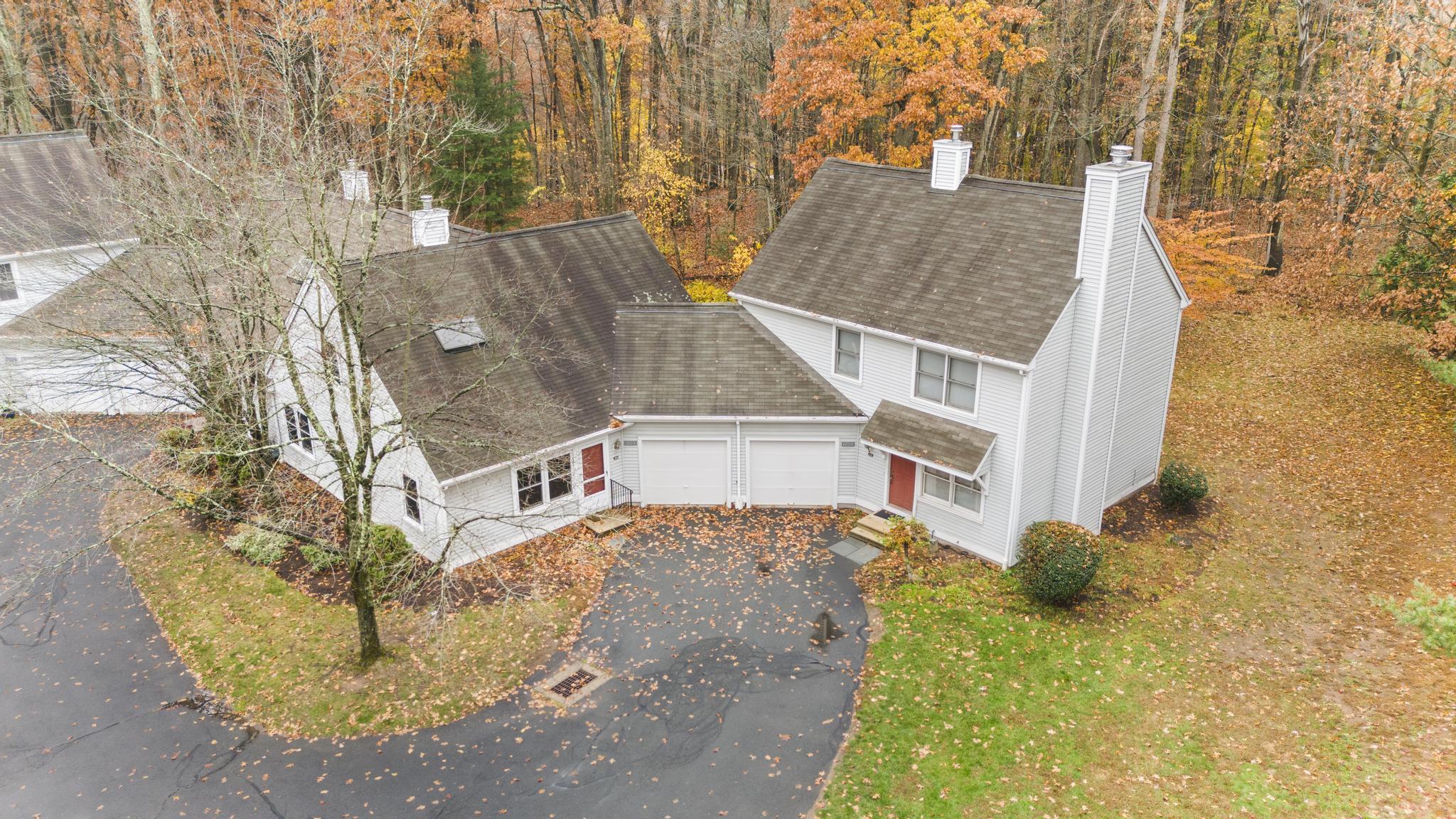 1605 Briarwood Court 1605