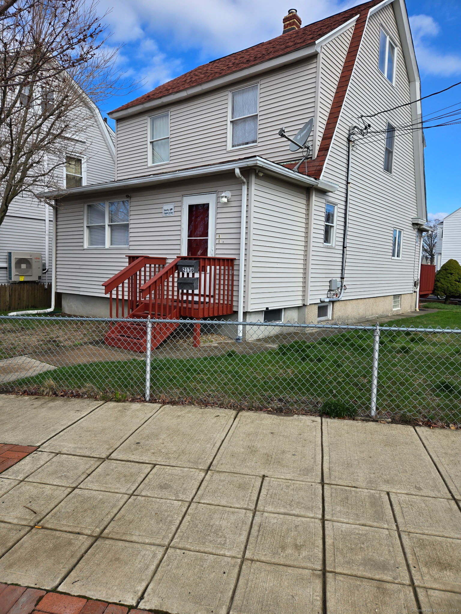 Barnum Avenue, Stratford, Connecticut - 2 Bedrooms  
1 Bathrooms  
5 Rooms - 