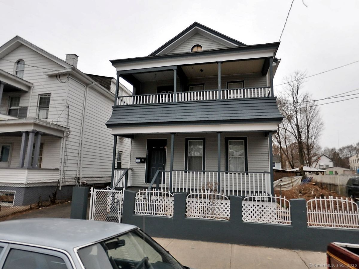 Hallock Street, New Haven, Connecticut - 4 Bedrooms  
2 Bathrooms  
10 Rooms - 