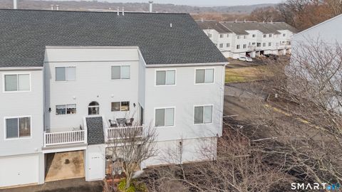 Condo For Sale - 86 Staffordshire Commons Drive<br/> Wallingford, CT 06492