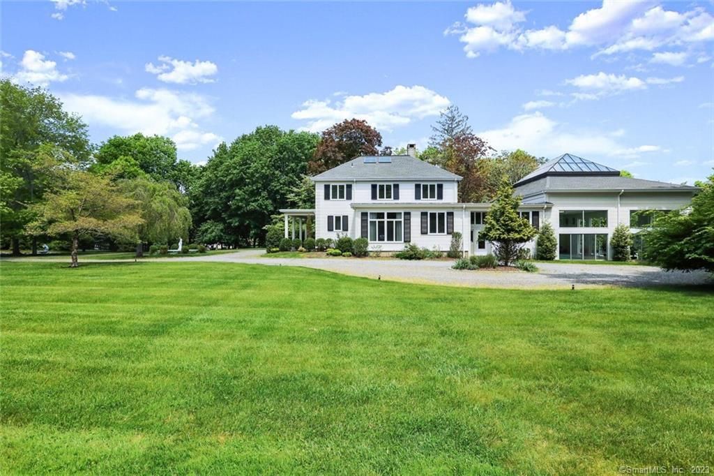 Photo of 345 Governors Lane, Fairfield, CT 06824 (MLS # 24106345)