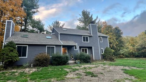 Photo of 18 Meadowlark Road, Simsbury, CT 06092 (MLS # 24134906)