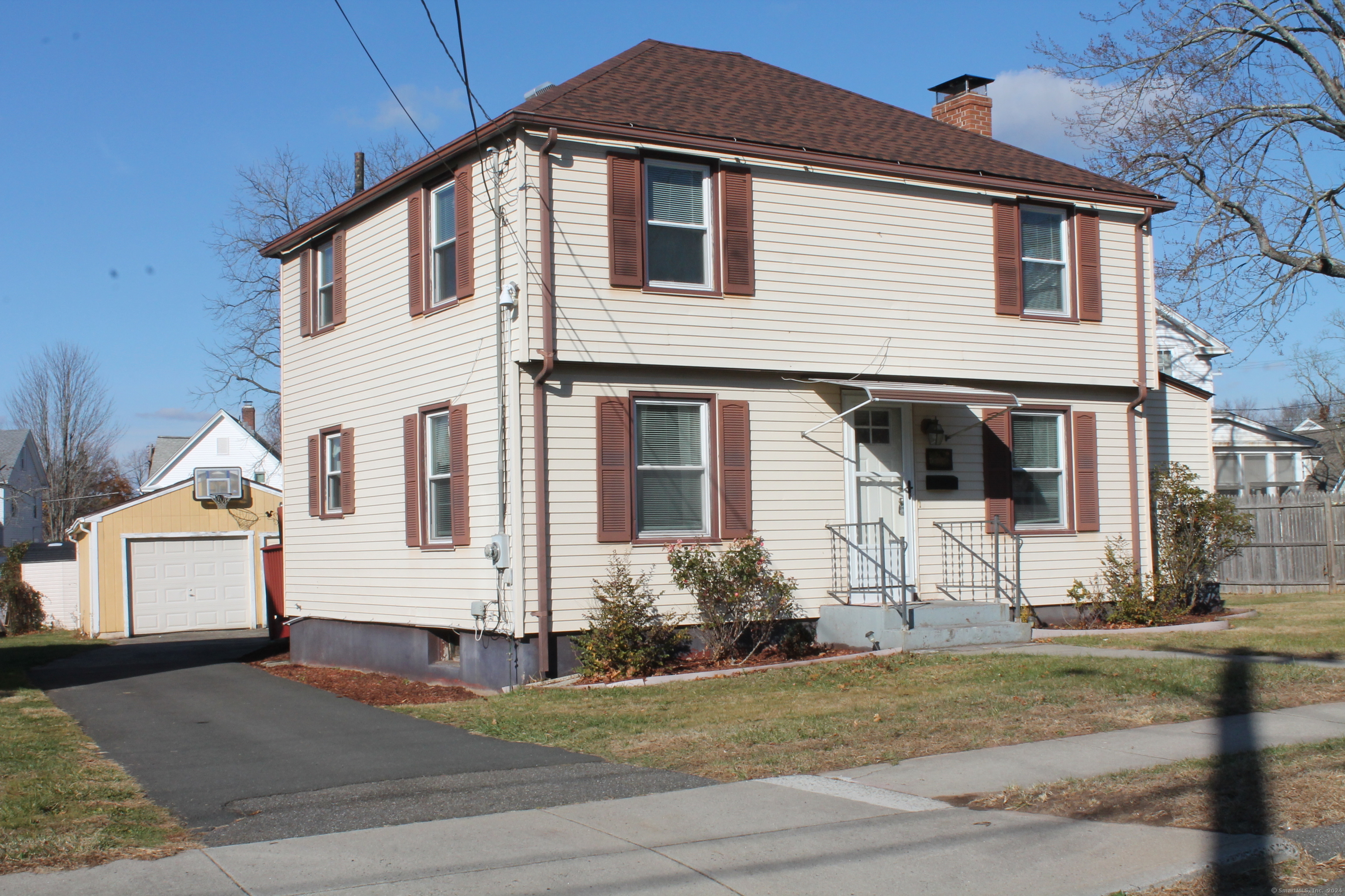 96 Frisbie Street, Middletown, Connecticut - 3 Bedrooms  
2 Bathrooms  
6 Rooms - 