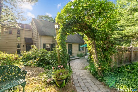 Photo of 345 Ridgewood Road, West Hartford, CT 06107 (MLS # 24184672)