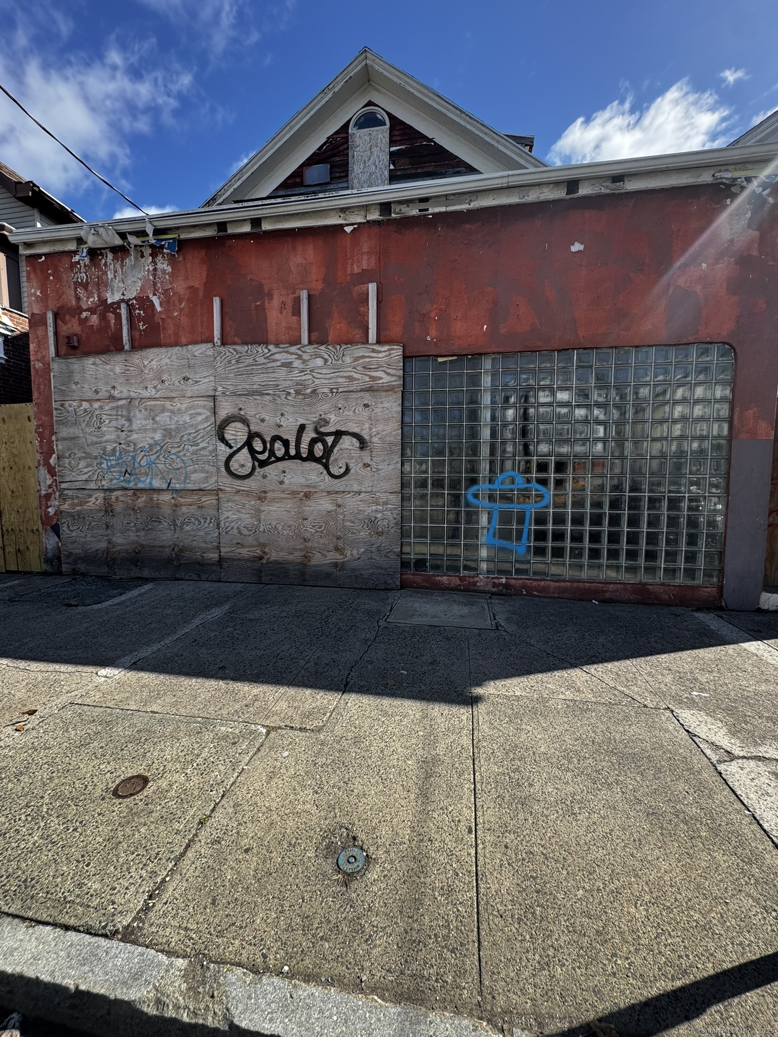 Property for Sale at Dixwell Avenue, New Haven, Connecticut - Bedrooms: 5 
Bathrooms: 5 
Rooms: 10  - $350,000