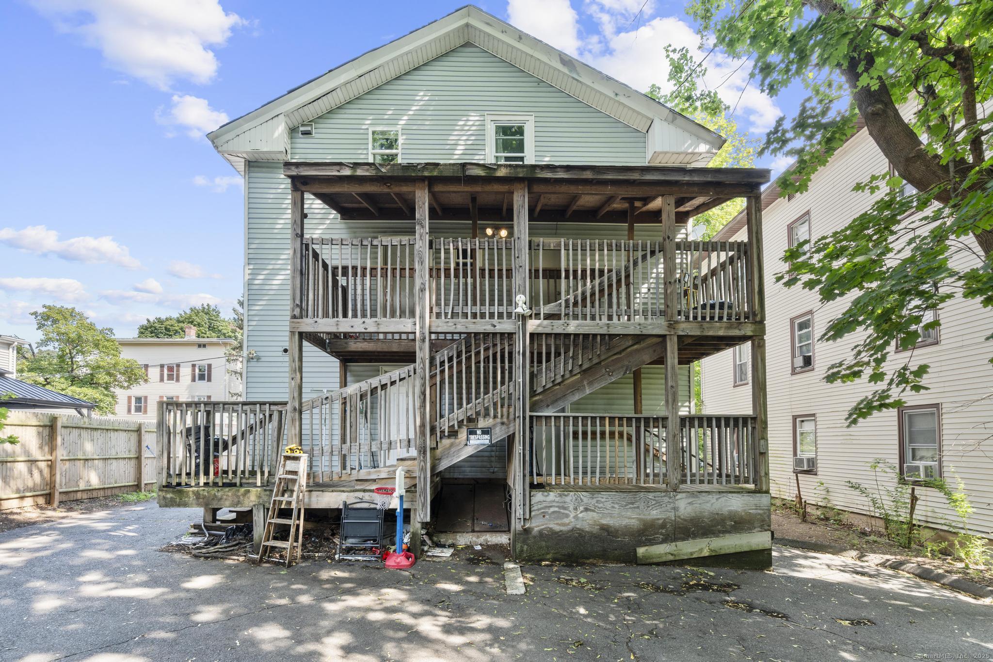 9 East Lawlor Street
