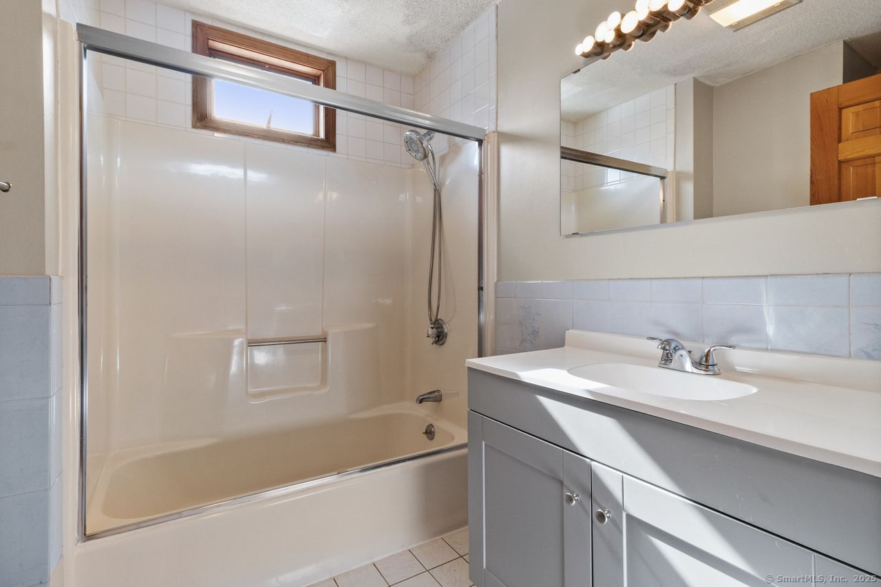 17 Neil Street, Waterbury, Connecticut image 25