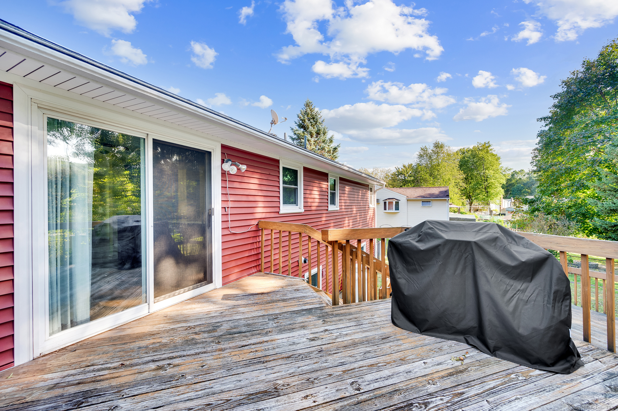 Bristol, Connecticut 06010, United States, 3 Bedrooms Bedrooms, ,2 BathroomsBathrooms,Residential,Pending,208485