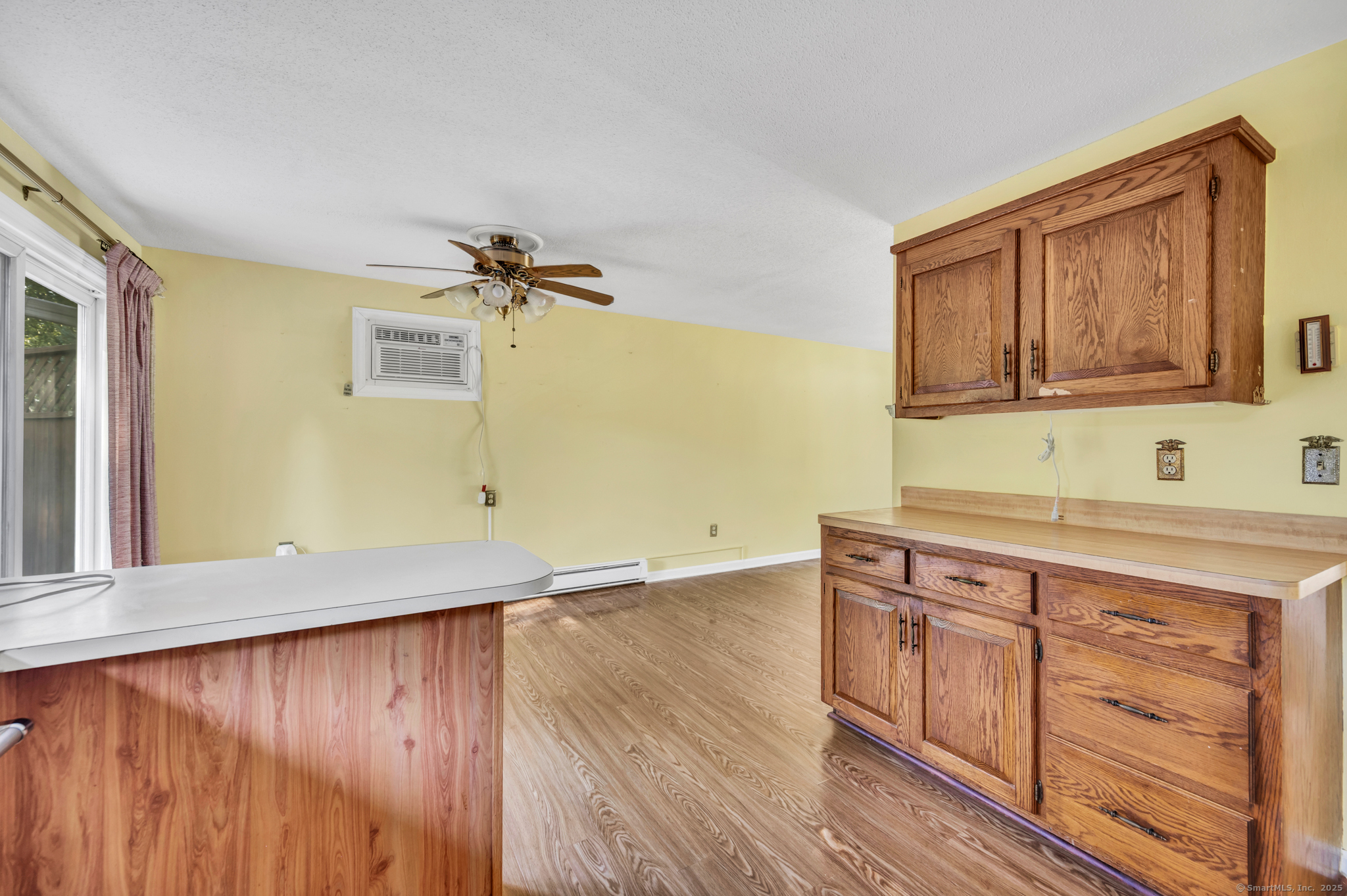 Bristol, Connecticut 06010, United States, 3 Bedrooms Bedrooms, ,2 BathroomsBathrooms,Residential,Pending,208485