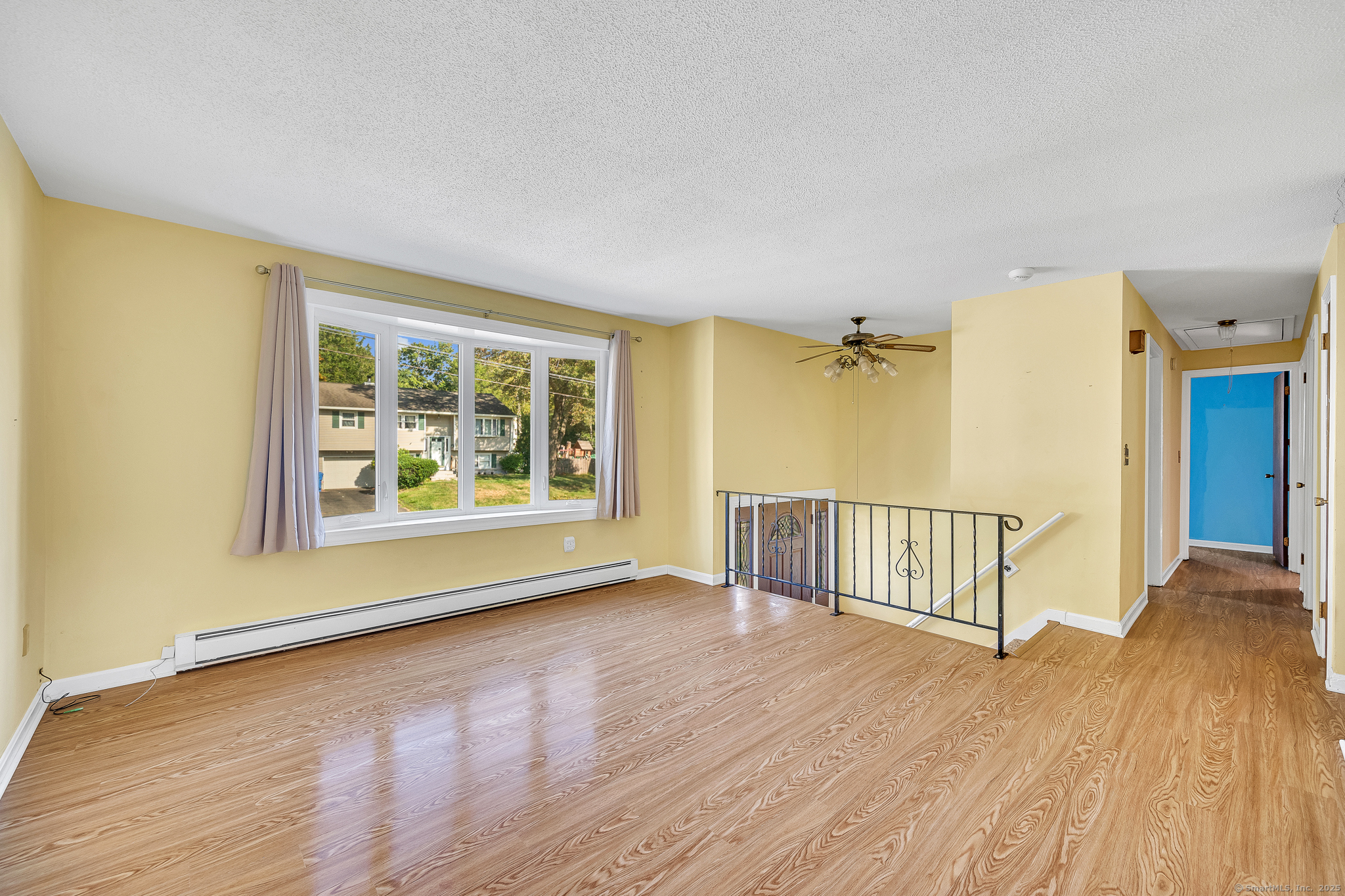 Bristol, Connecticut 06010, United States, 3 Bedrooms Bedrooms, ,2 BathroomsBathrooms,Residential,Pending,208485