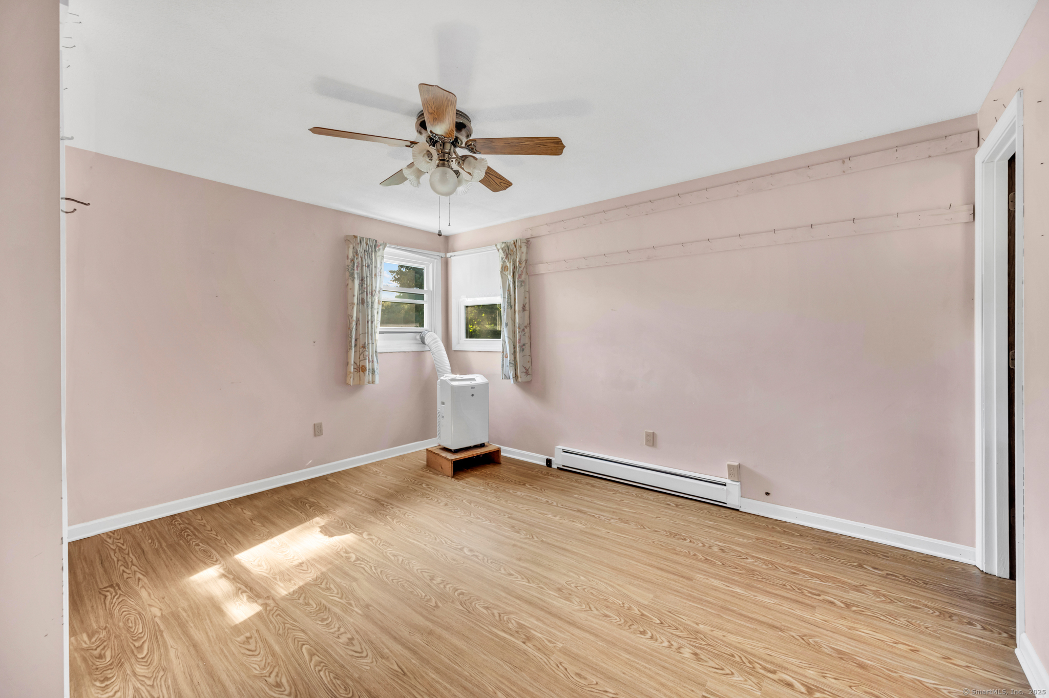 Bristol, Connecticut 06010, United States, 3 Bedrooms Bedrooms, ,2 BathroomsBathrooms,Residential,Pending,208485