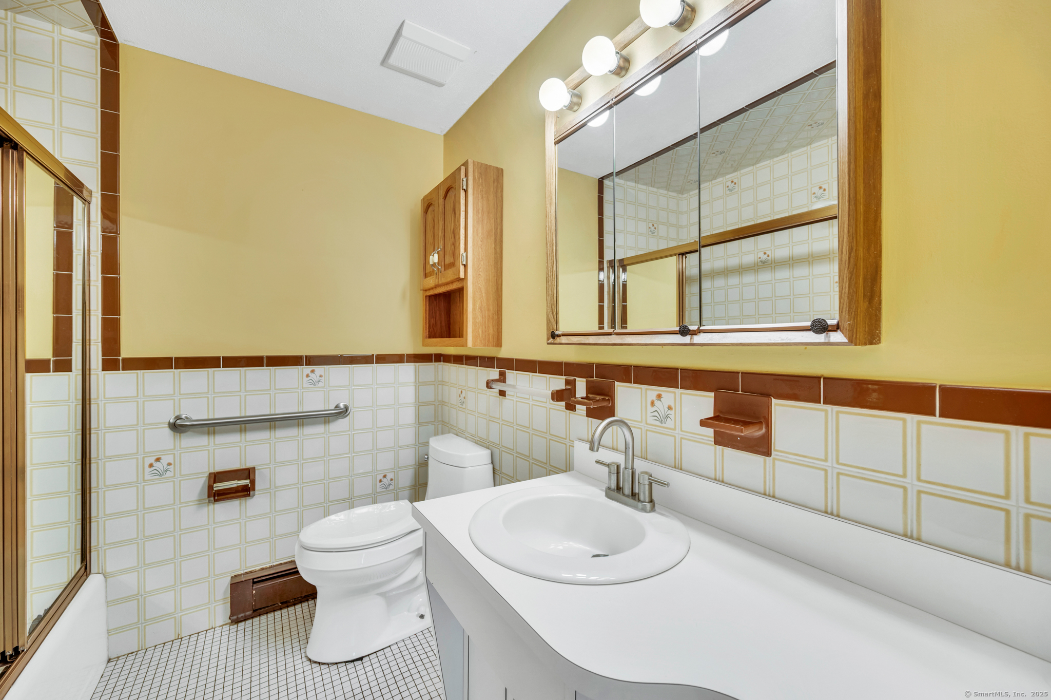 Bristol, Connecticut 06010, United States, 3 Bedrooms Bedrooms, ,2 BathroomsBathrooms,Residential,Pending,208485