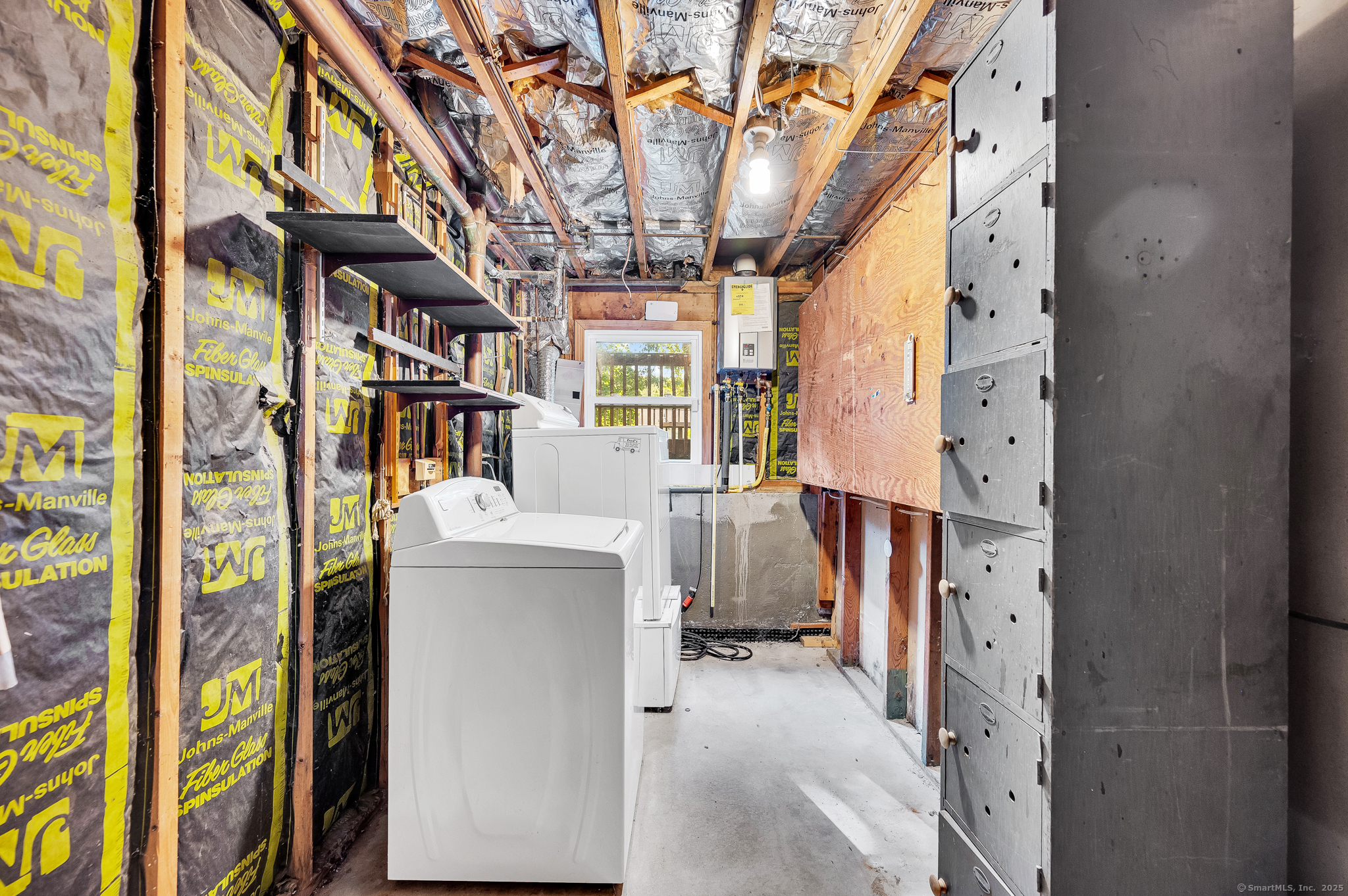 Bristol, Connecticut 06010, United States, 3 Bedrooms Bedrooms, ,2 BathroomsBathrooms,Residential,Pending,208485