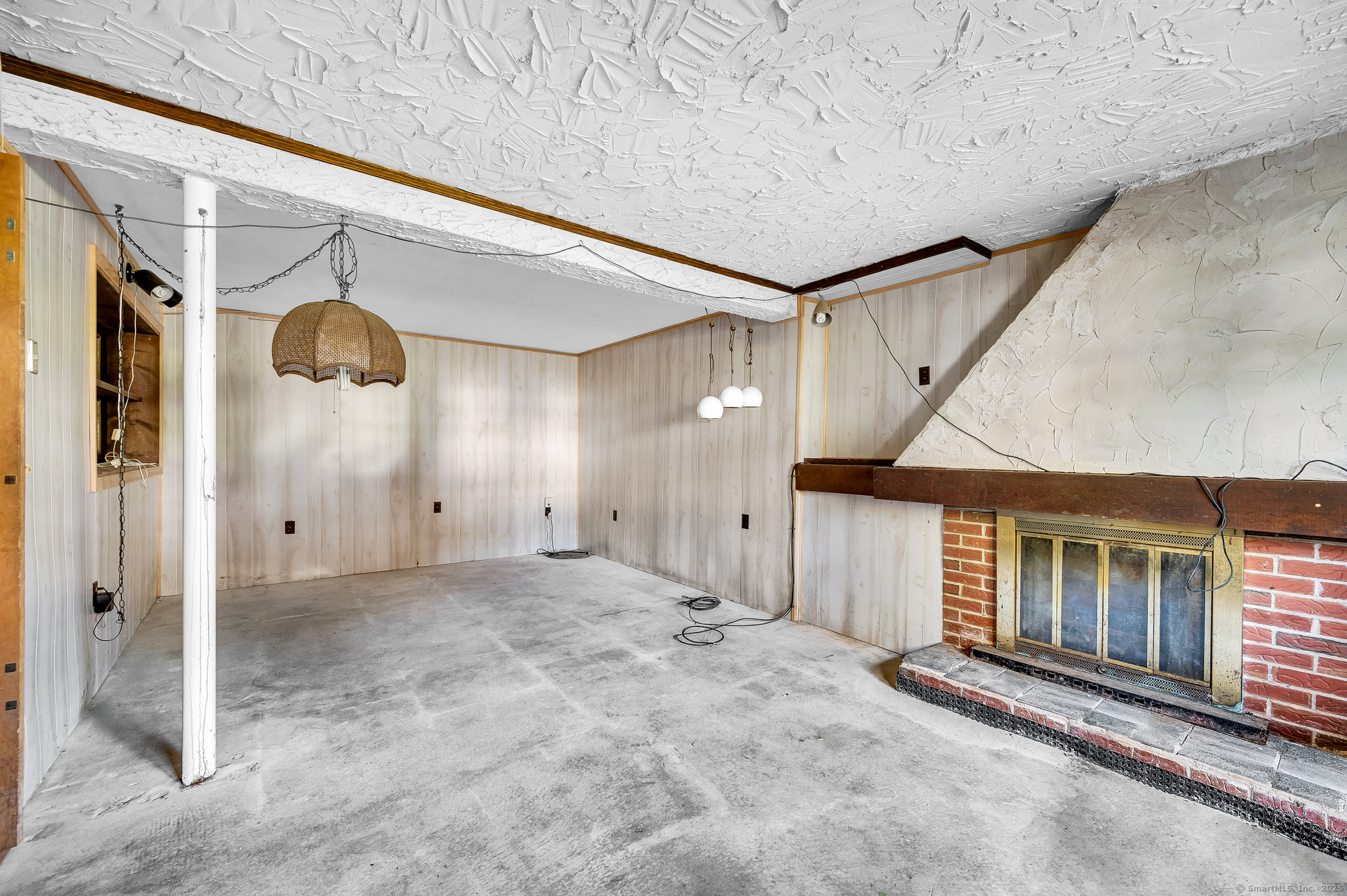 Bristol, Connecticut 06010, United States, 3 Bedrooms Bedrooms, ,2 BathroomsBathrooms,Residential,Pending,208485