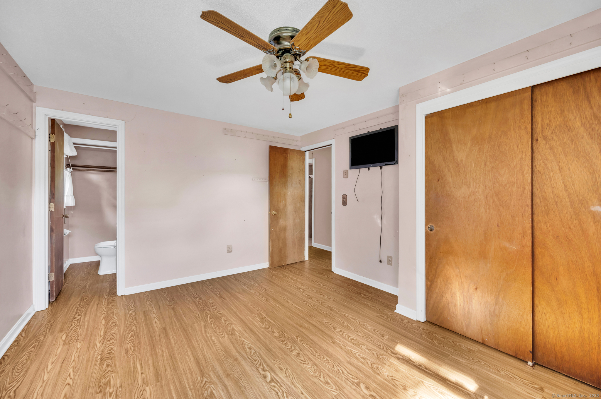 Bristol, Connecticut 06010, United States, 3 Bedrooms Bedrooms, ,2 BathroomsBathrooms,Residential,Pending,208485