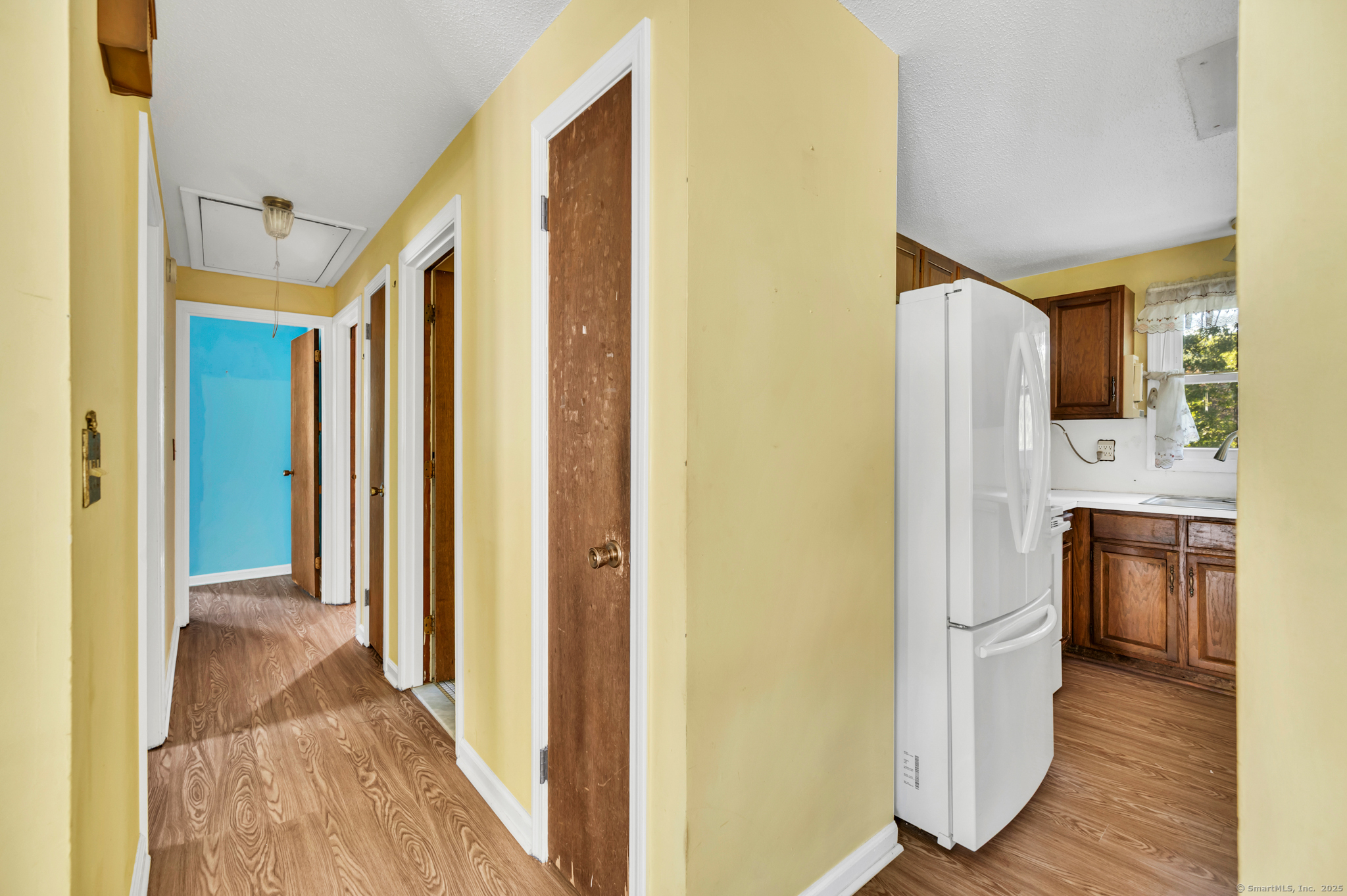 Bristol, Connecticut 06010, United States, 3 Bedrooms Bedrooms, ,2 BathroomsBathrooms,Residential,Pending,208485