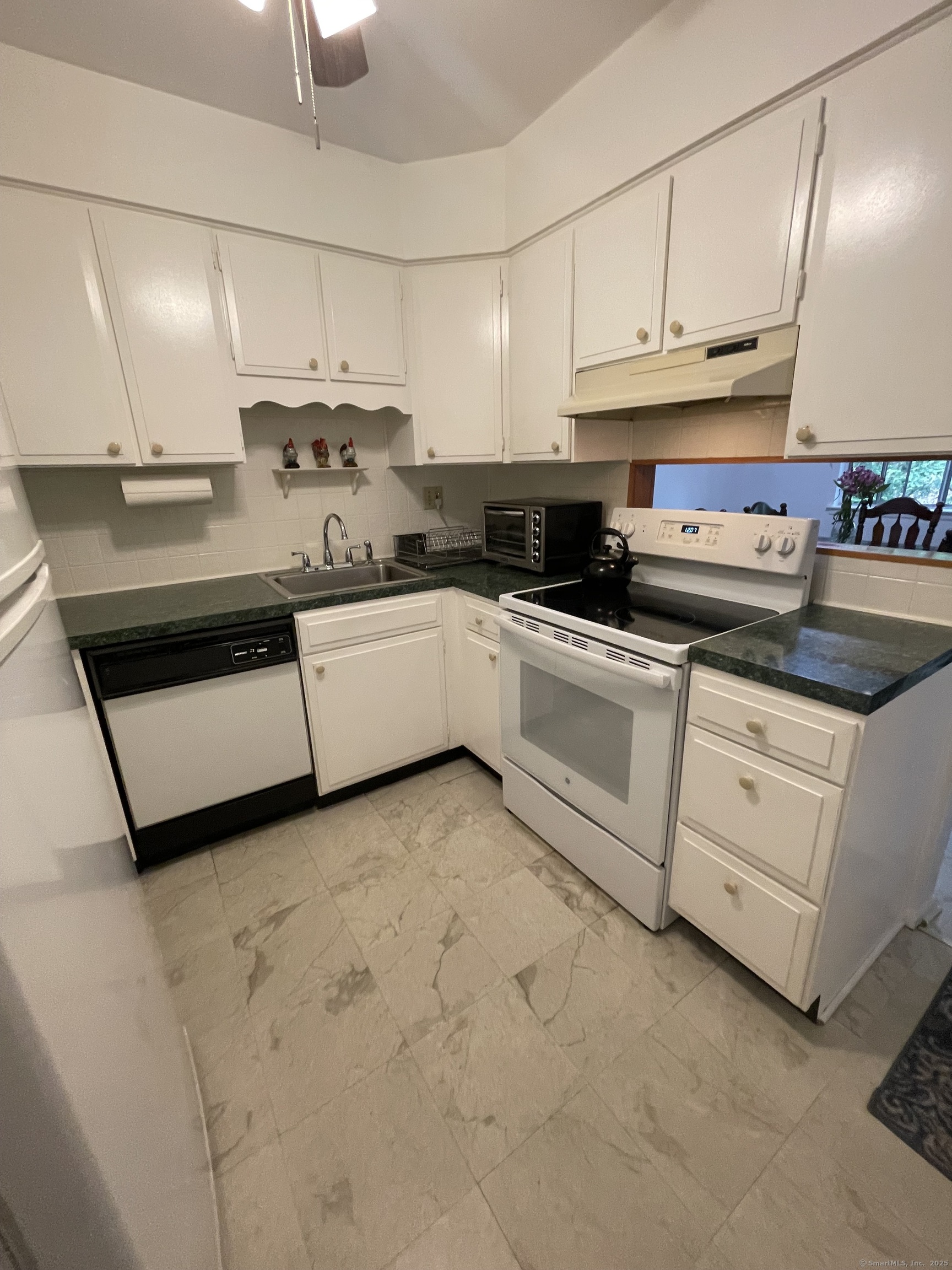 200 Woodmont Avenue #APT 127, Bridgeport, Connecticut image 9