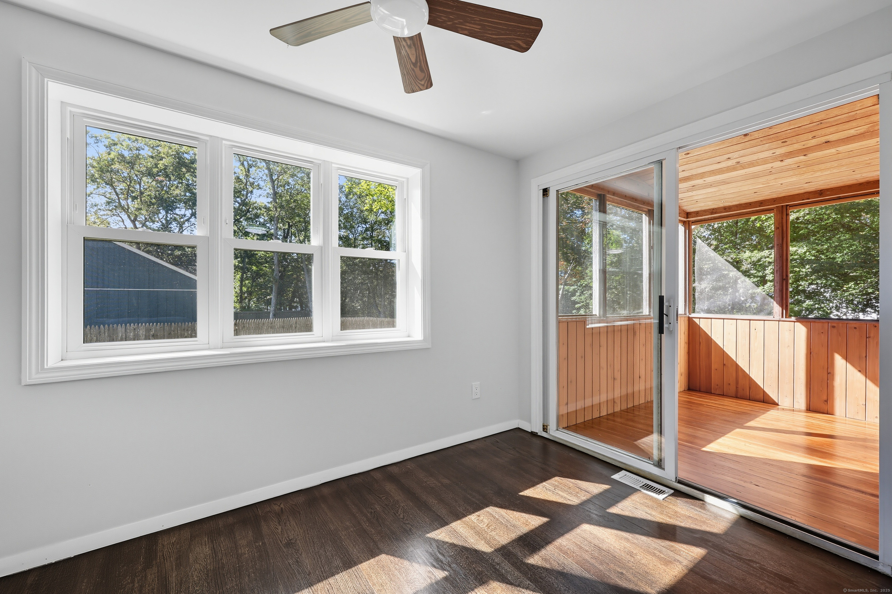 Clinton, Connecticut 06413, United States, 3 Bedrooms Bedrooms, ,2 BathroomsBathrooms,Residential,Pending,229417