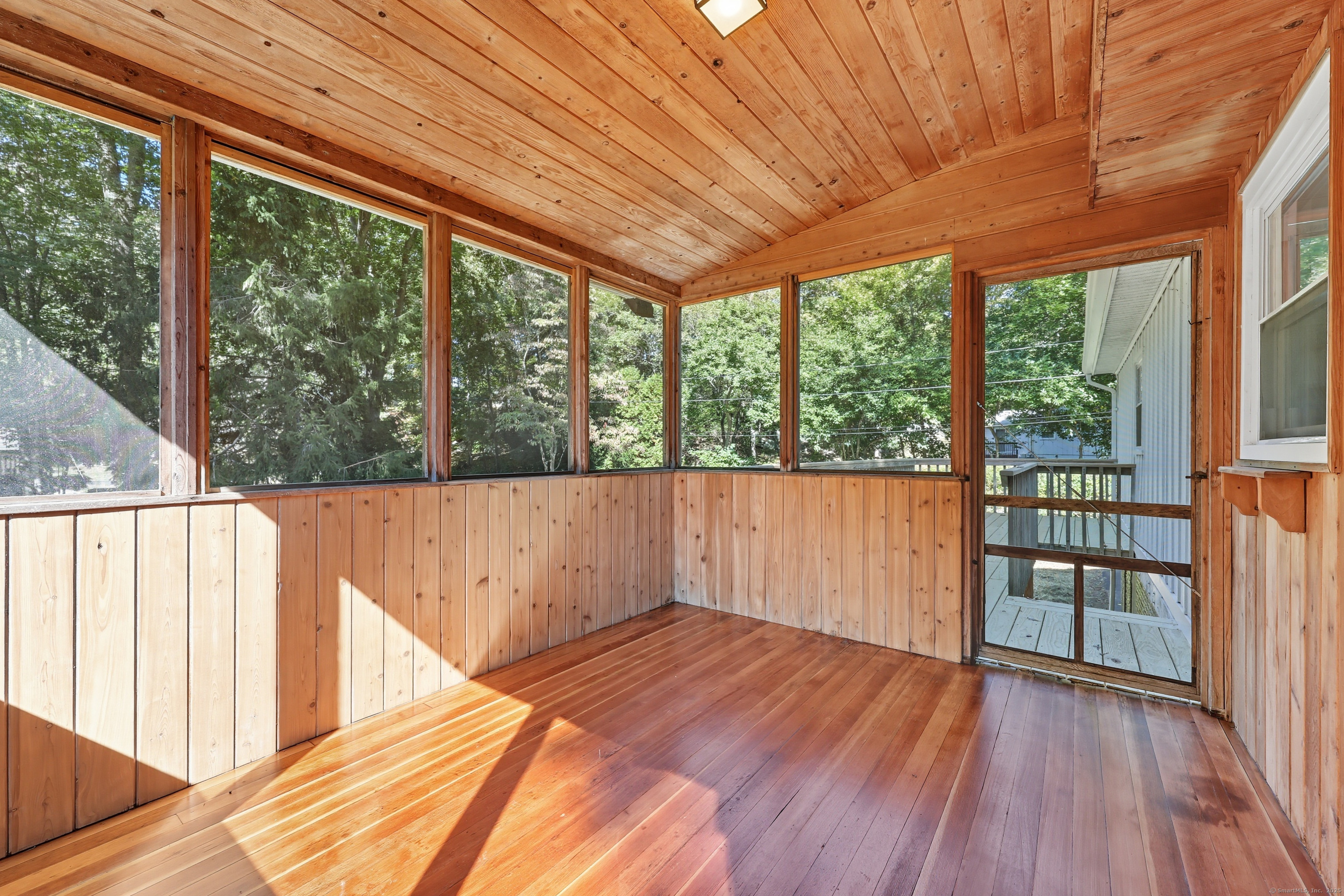 Clinton, Connecticut 06413, United States, 3 Bedrooms Bedrooms, ,2 BathroomsBathrooms,Residential,Pending,229417