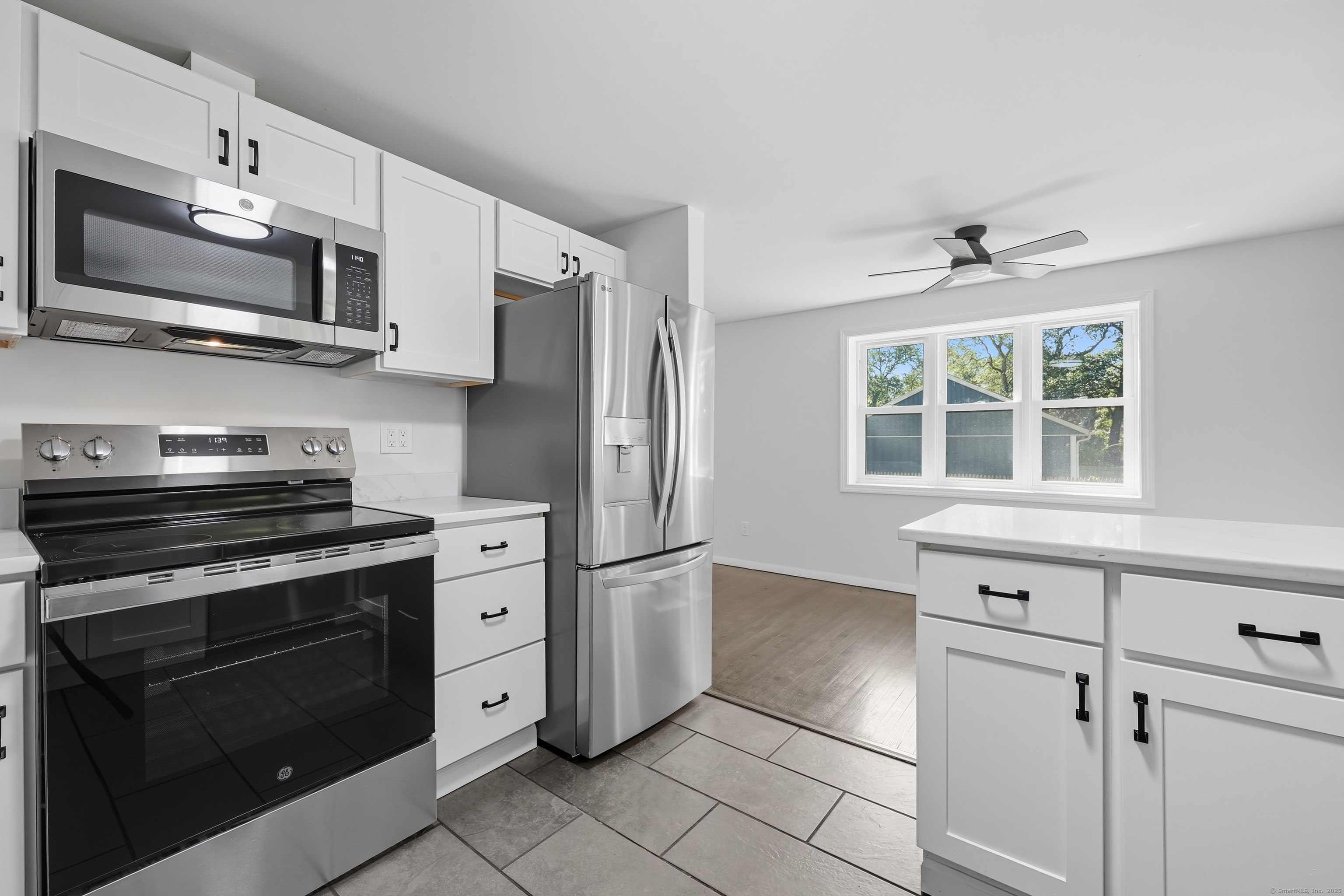 Clinton, Connecticut 06413, United States, 3 Bedrooms Bedrooms, ,2 BathroomsBathrooms,Residential,Pending,229417