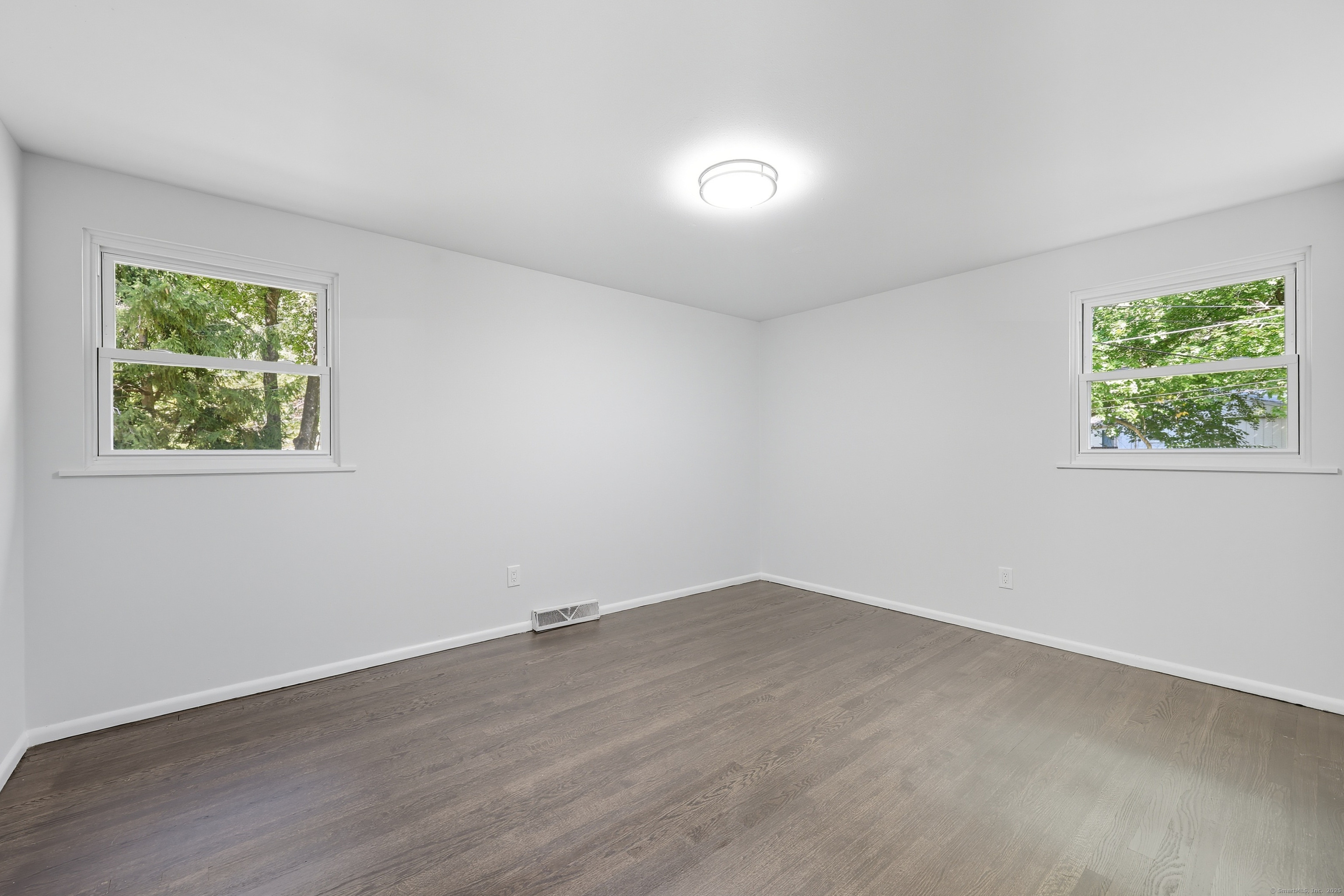 Clinton, Connecticut 06413, United States, 3 Bedrooms Bedrooms, ,2 BathroomsBathrooms,Residential,Pending,229417