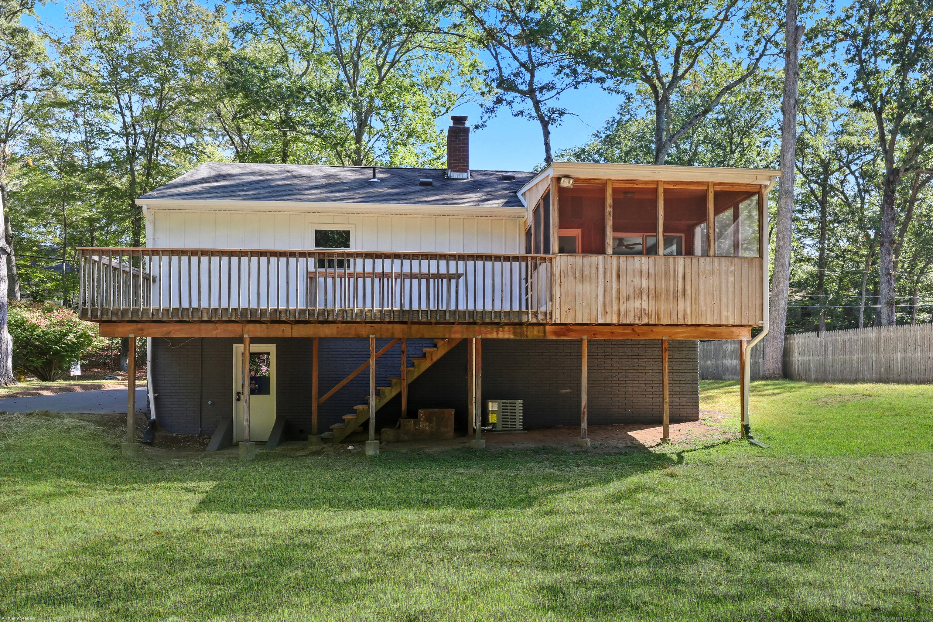 Clinton, Connecticut 06413, United States, 3 Bedrooms Bedrooms, ,2 BathroomsBathrooms,Residential,Pending,229417