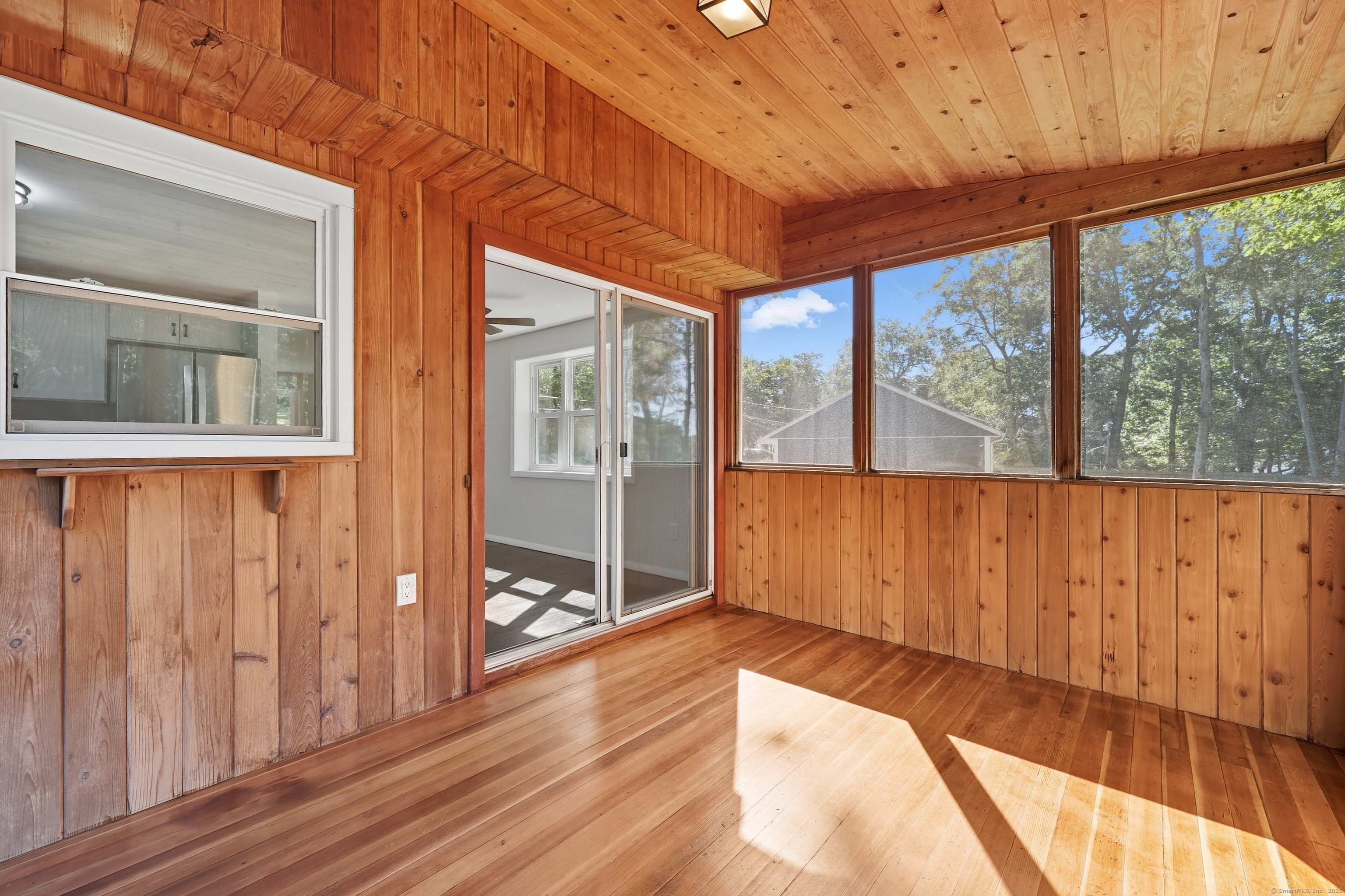 Clinton, Connecticut 06413, United States, 3 Bedrooms Bedrooms, ,2 BathroomsBathrooms,Residential,Pending,229417