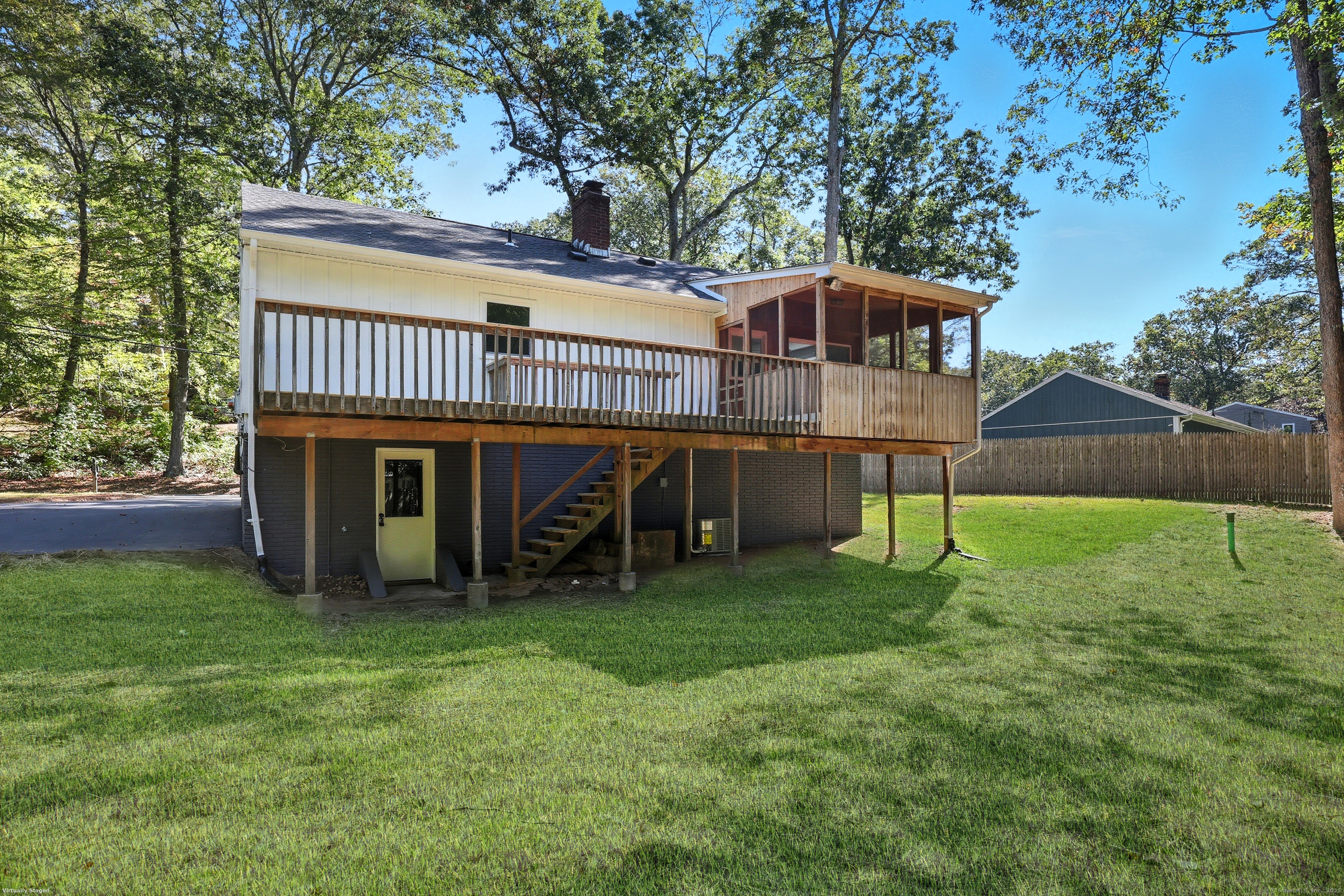 Clinton, Connecticut 06413, United States, 3 Bedrooms Bedrooms, ,2 BathroomsBathrooms,Residential,Pending,229417