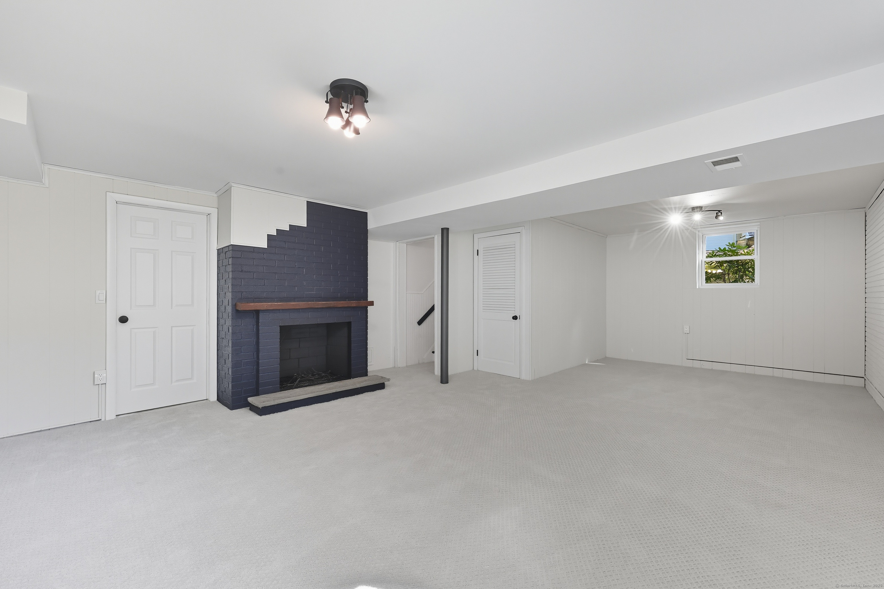 Clinton, Connecticut 06413, United States, 3 Bedrooms Bedrooms, ,2 BathroomsBathrooms,Residential,Pending,229417