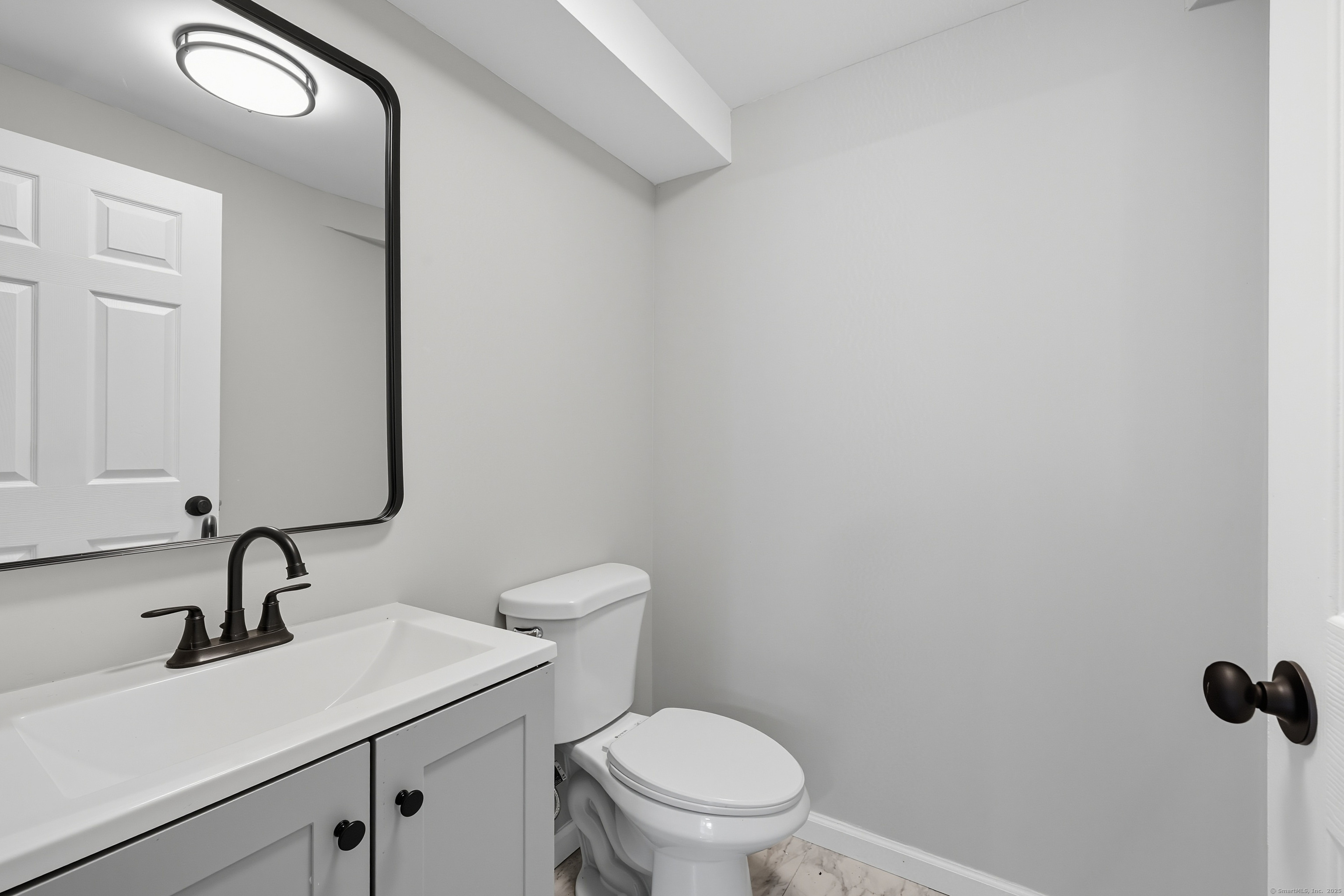 Clinton, Connecticut 06413, United States, 3 Bedrooms Bedrooms, ,2 BathroomsBathrooms,Residential,Pending,229417