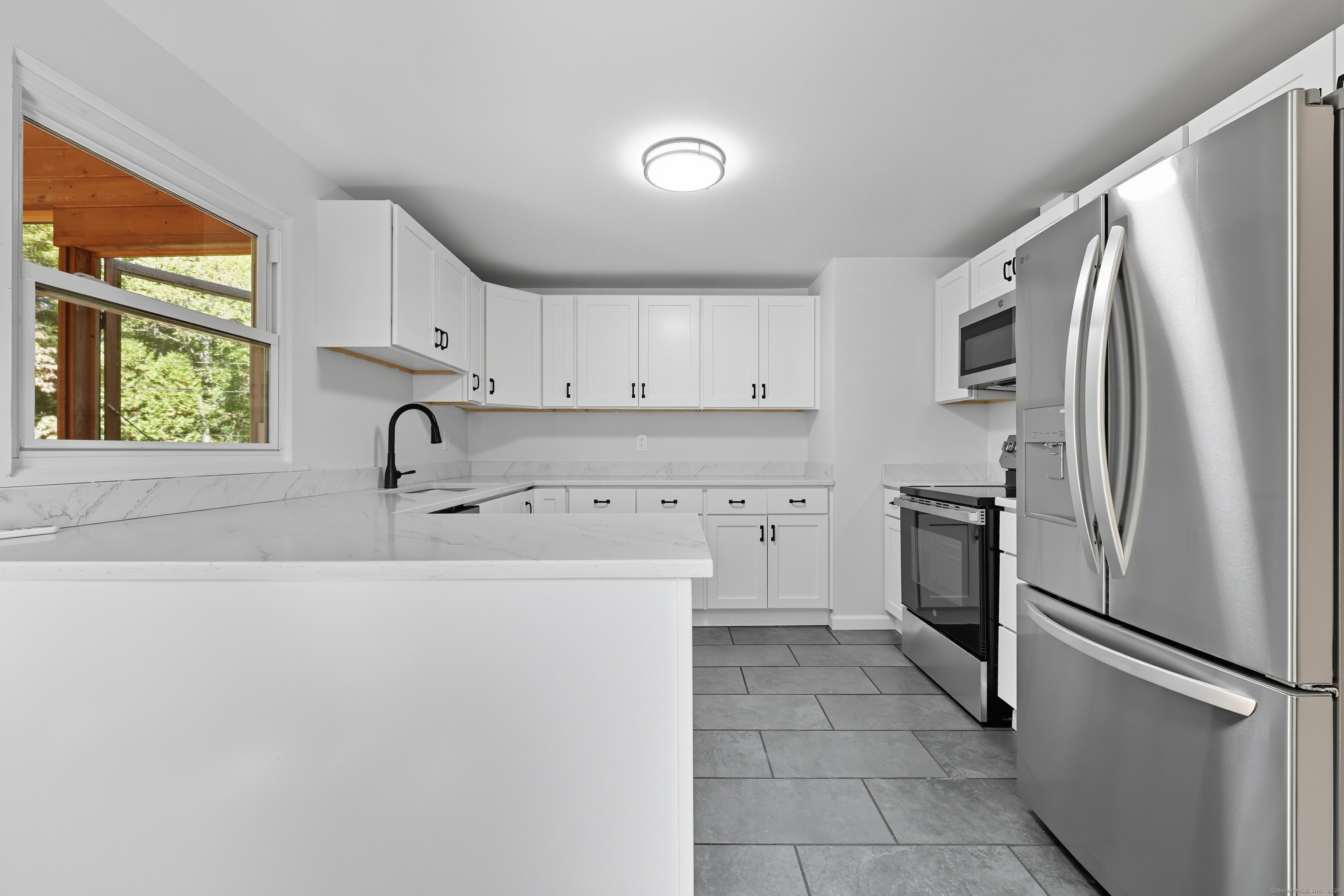 Clinton, Connecticut 06413, United States, 3 Bedrooms Bedrooms, ,2 BathroomsBathrooms,Residential,Pending,229417