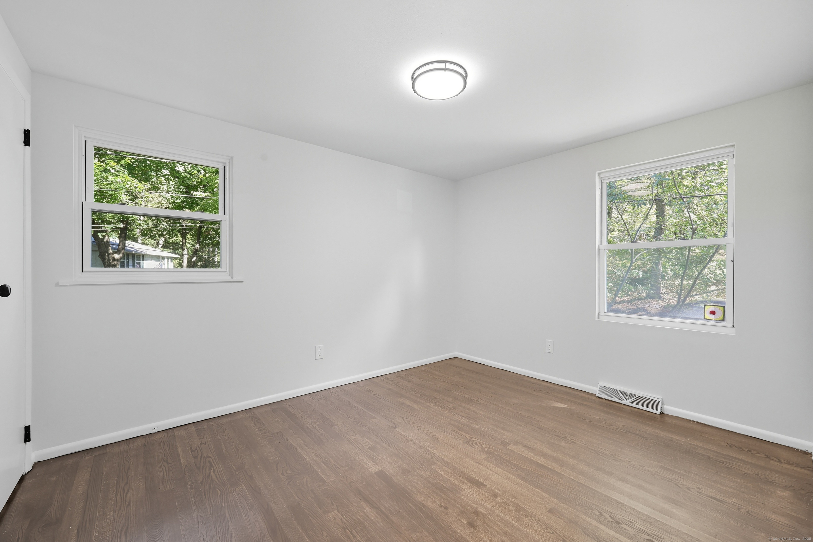 Clinton, Connecticut 06413, United States, 3 Bedrooms Bedrooms, ,2 BathroomsBathrooms,Residential,Pending,229417