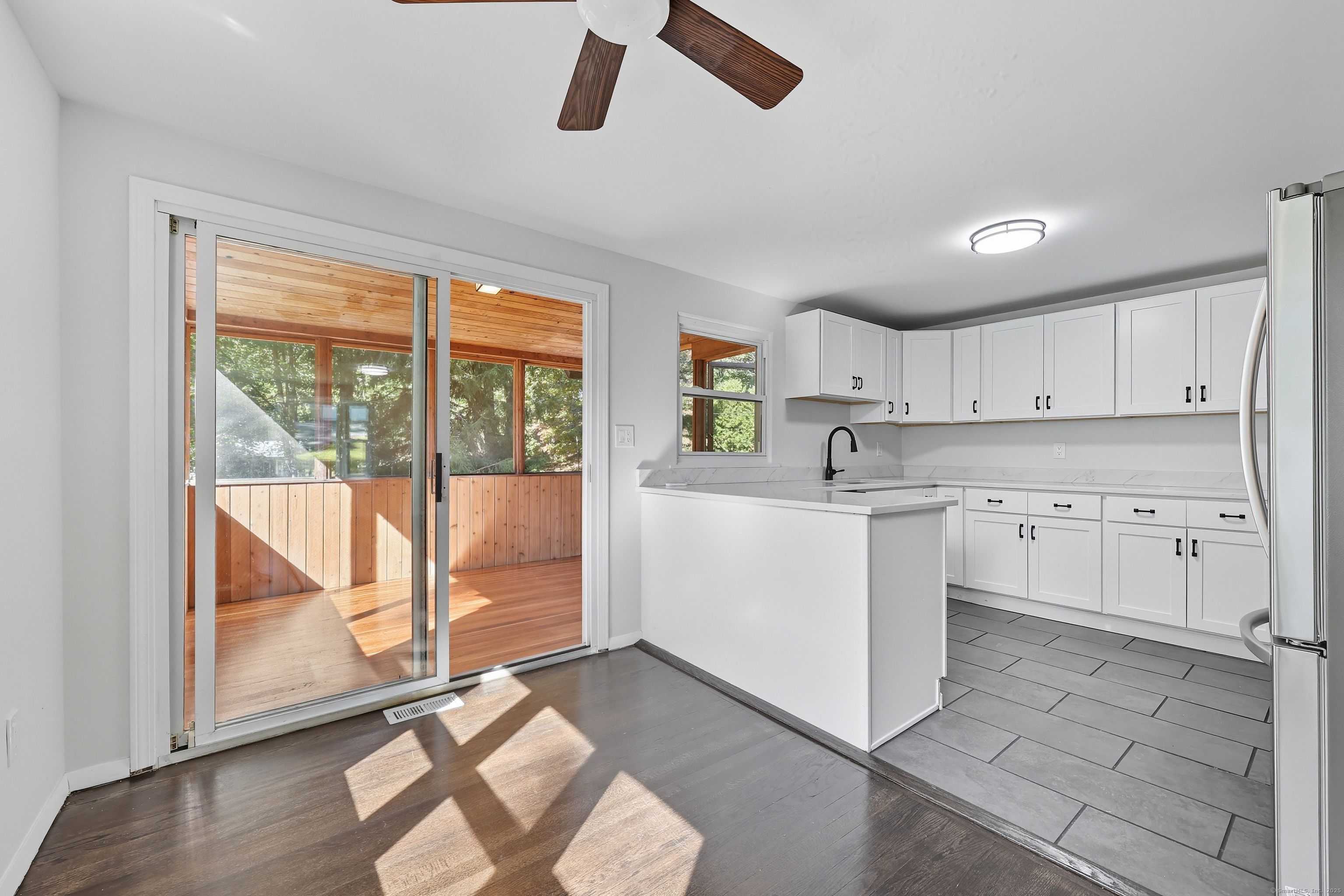 Clinton, Connecticut 06413, United States, 3 Bedrooms Bedrooms, ,2 BathroomsBathrooms,Residential,Pending,229417