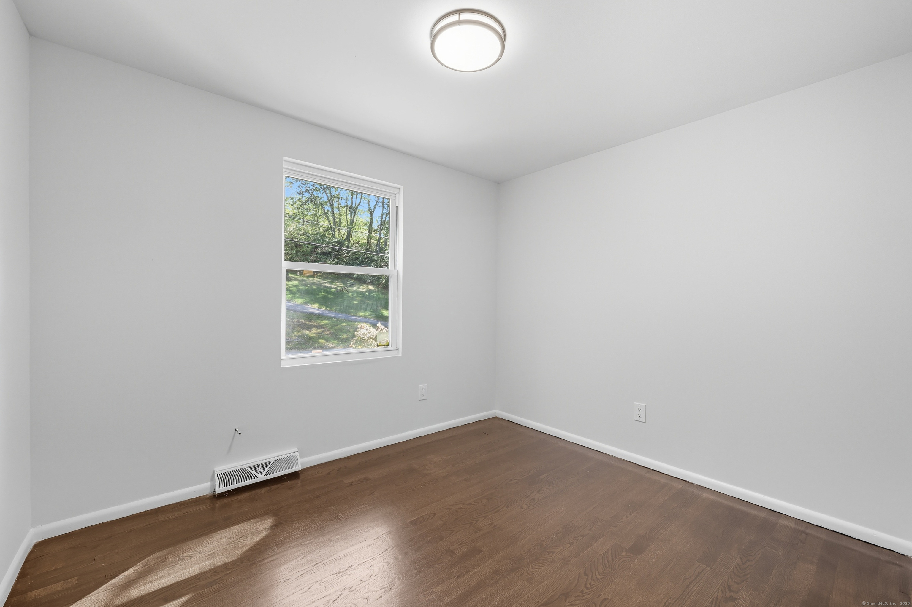 Clinton, Connecticut 06413, United States, 3 Bedrooms Bedrooms, ,2 BathroomsBathrooms,Residential,Pending,229417