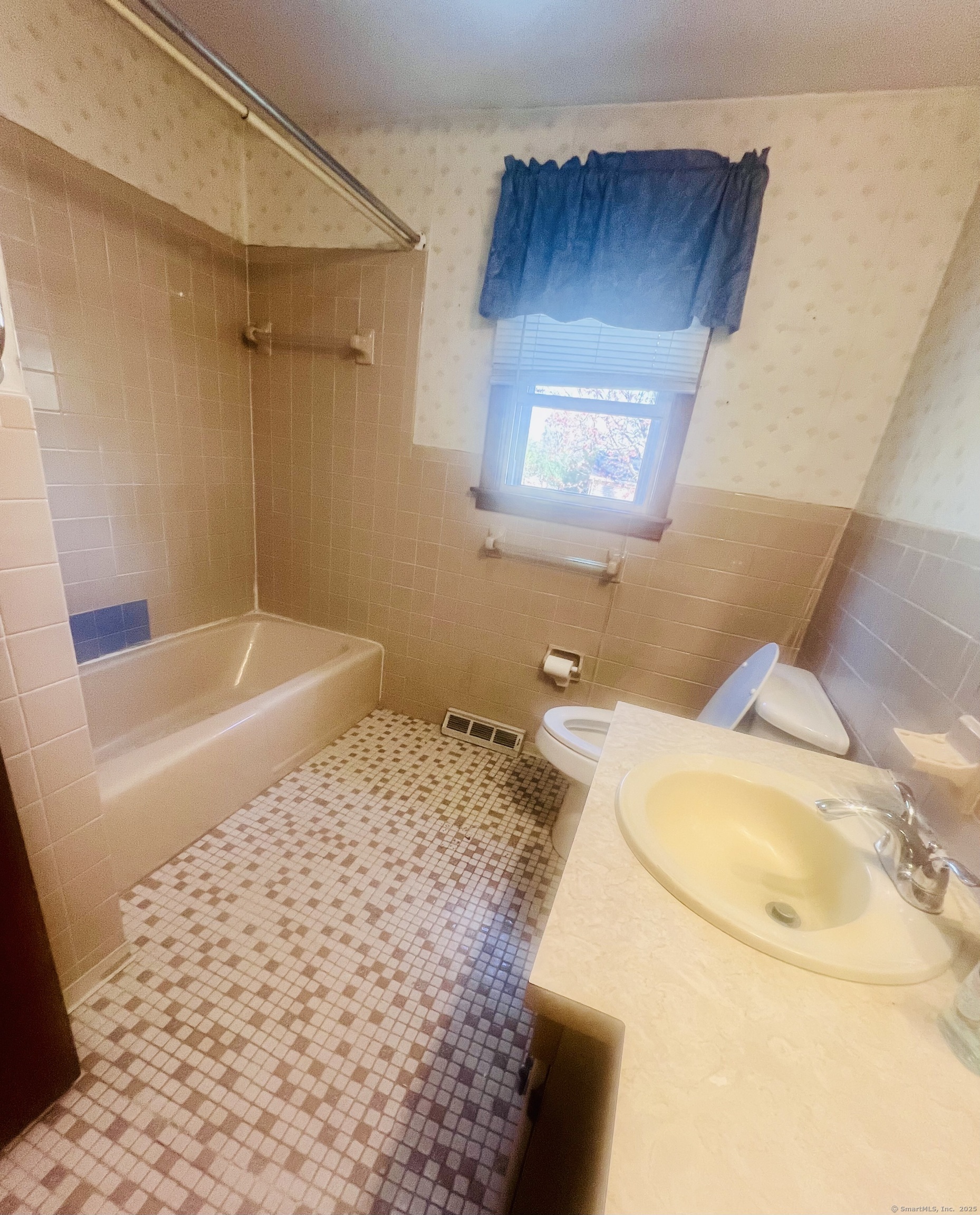 8 Tetlow Street, West Haven, Connecticut image 5