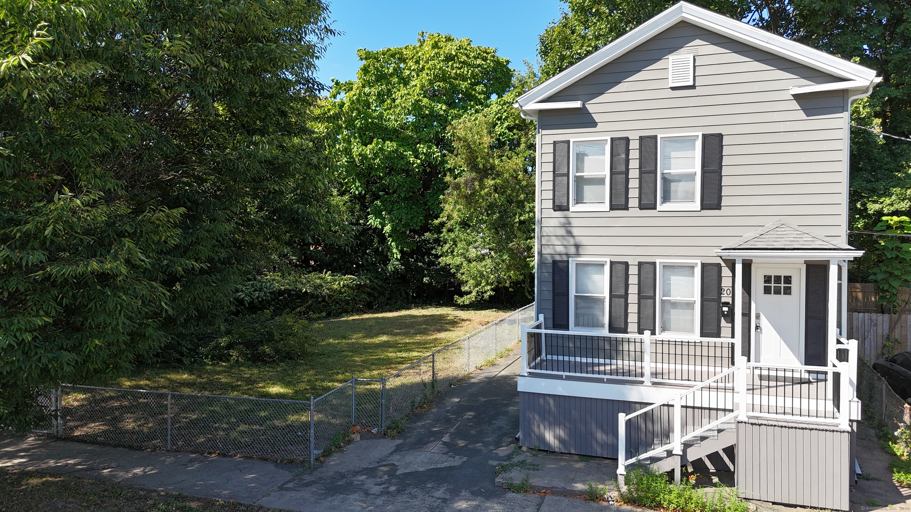 Waverly Street, New Haven, Connecticut - 2 Bedrooms  
1 Bathrooms  
4 Rooms - 