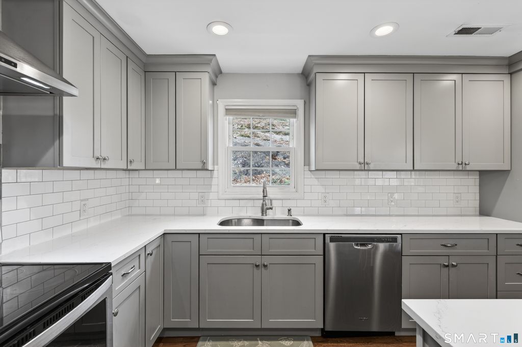 Photo of 826 Quarter Mile Road, Orange, CT 06477 (MLS # 24143721)