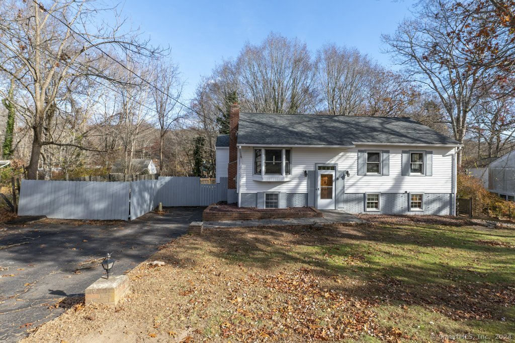 29 Lochbourne Drive, Clinton, Connecticut image 2