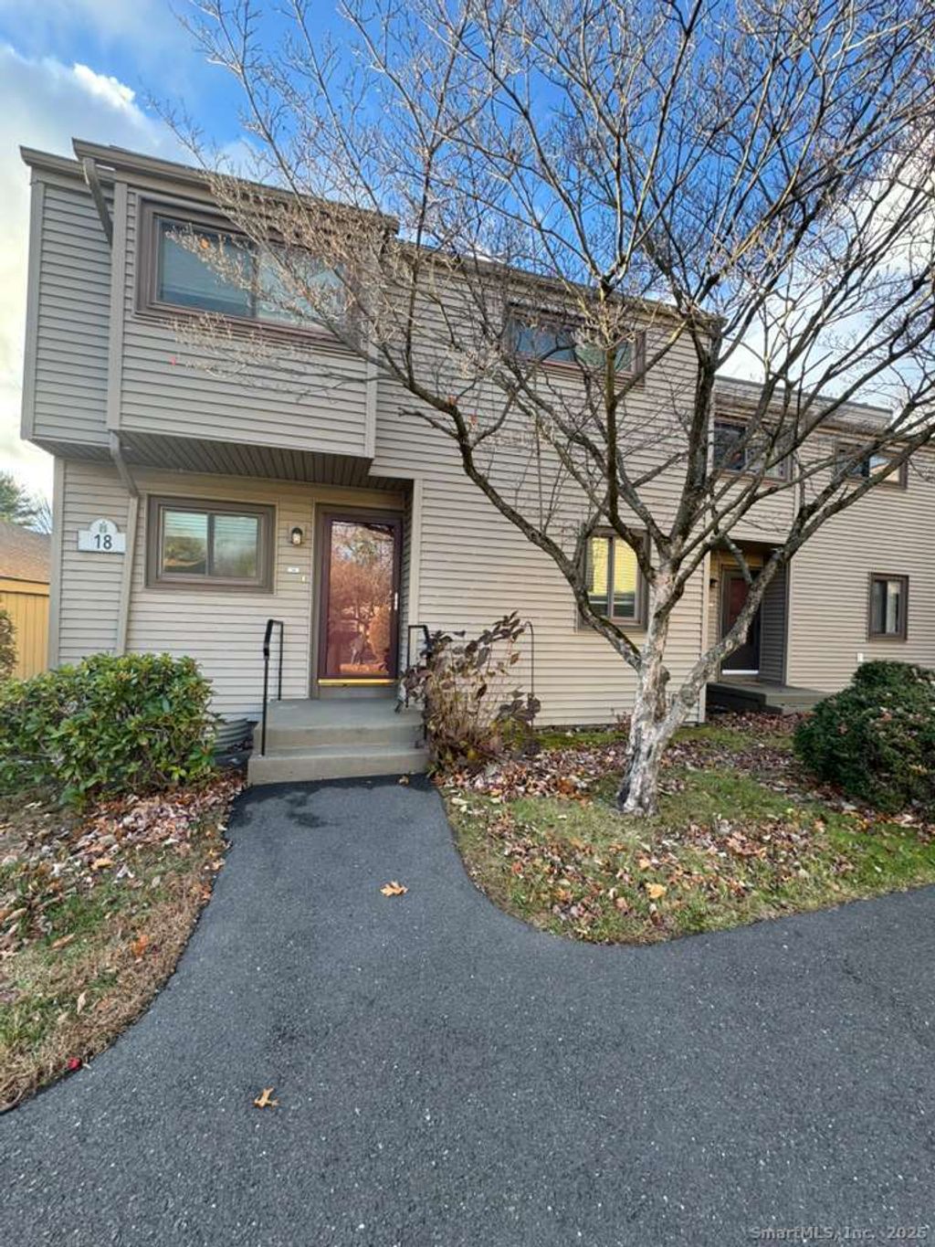 Photo of 18 Greenbriar Drive #APT A, Farmington, CT 06032 (MLS # 24141051)