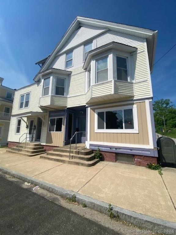 Hunters Avenue, Norwich, Connecticut - 9 Bedrooms  
4 Bathrooms  
17 Rooms - 