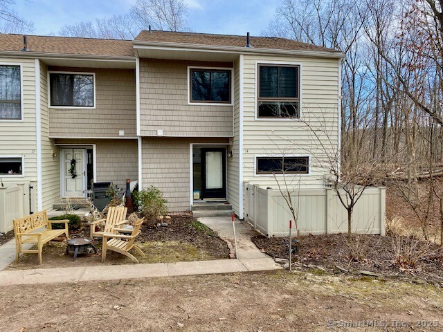 Rental Property at Currier Place 14, Cheshire, Connecticut - Bedrooms: 3 
Bathrooms: 3 
Rooms: 6  - $2,895 MO.
