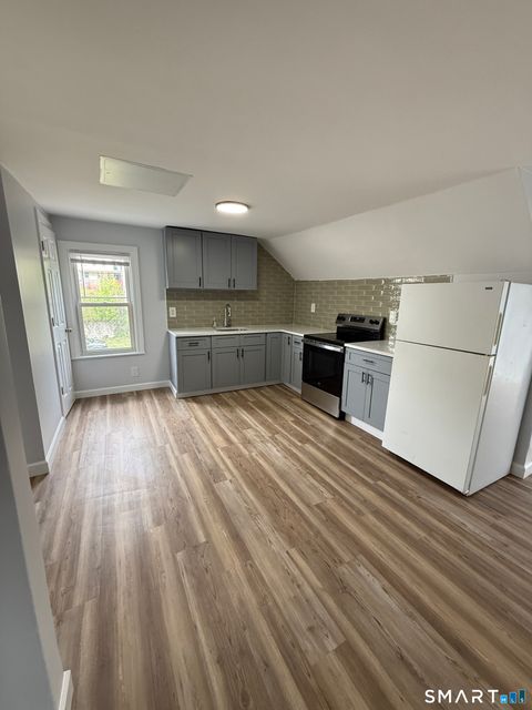 Multifamily For Rent - 103 Walnut Street #3RD FLOOR<br/> Waterbury, CT 06704